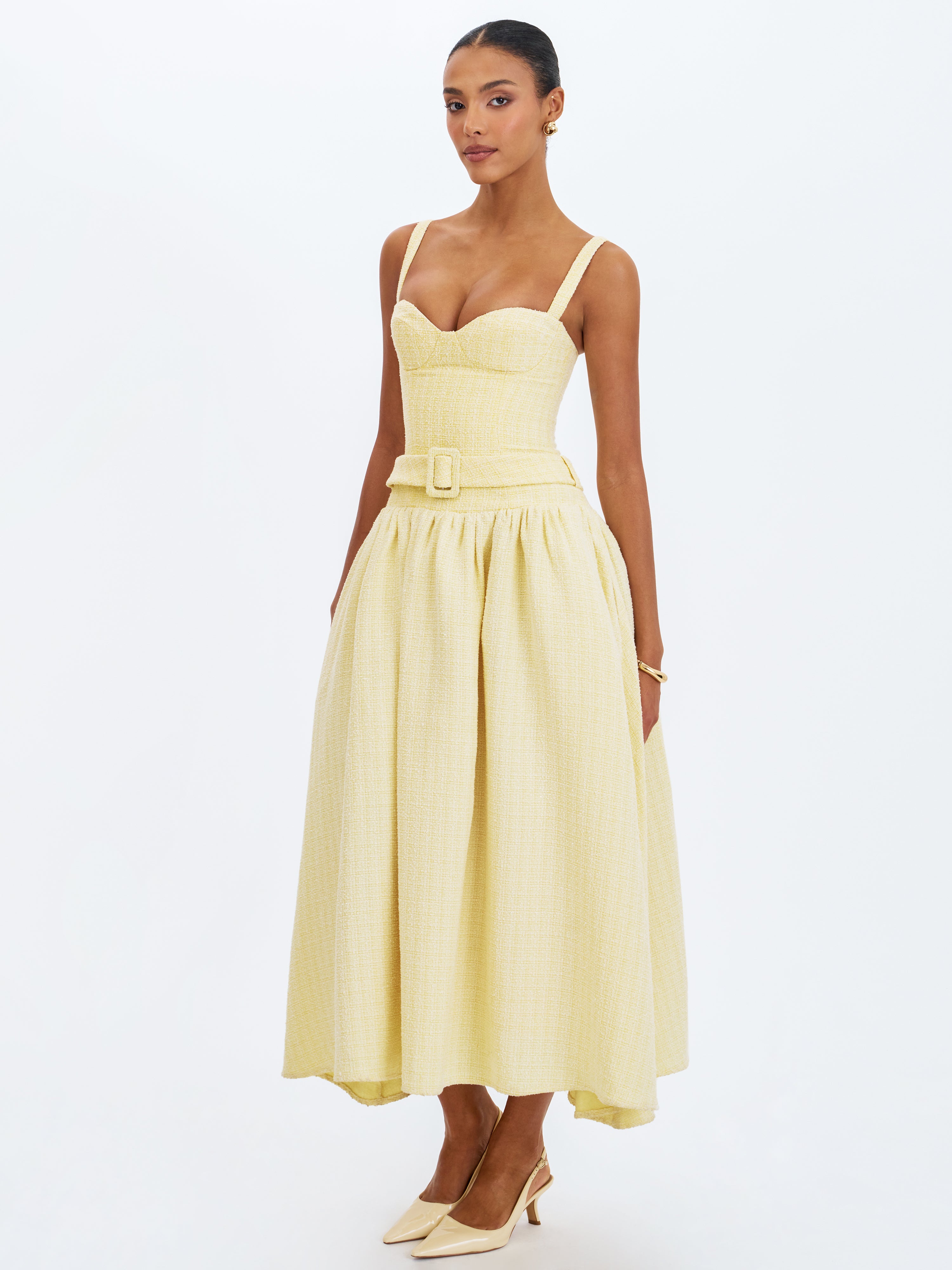 robe féminine avec ceinture