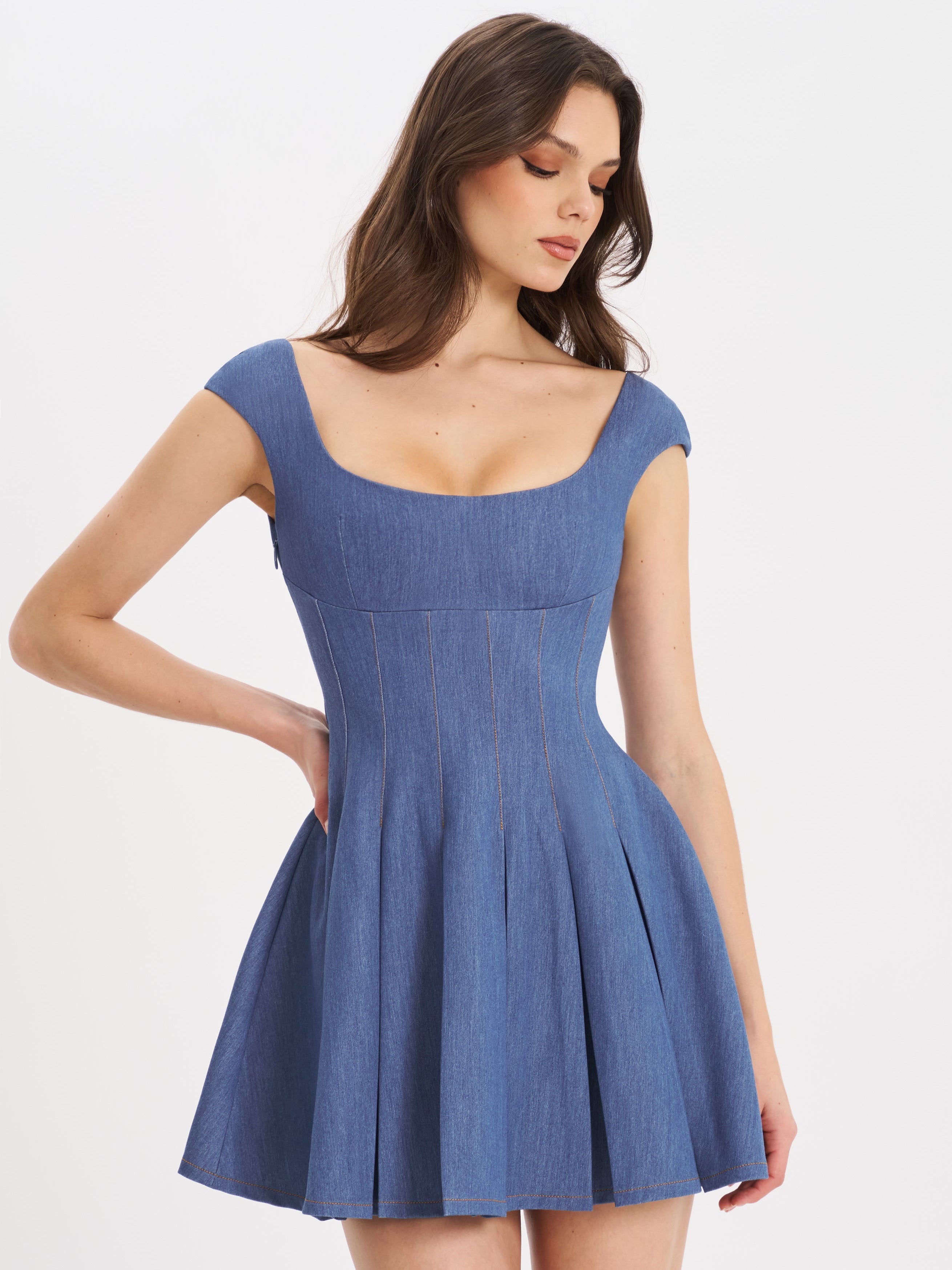robe mini denim plissée