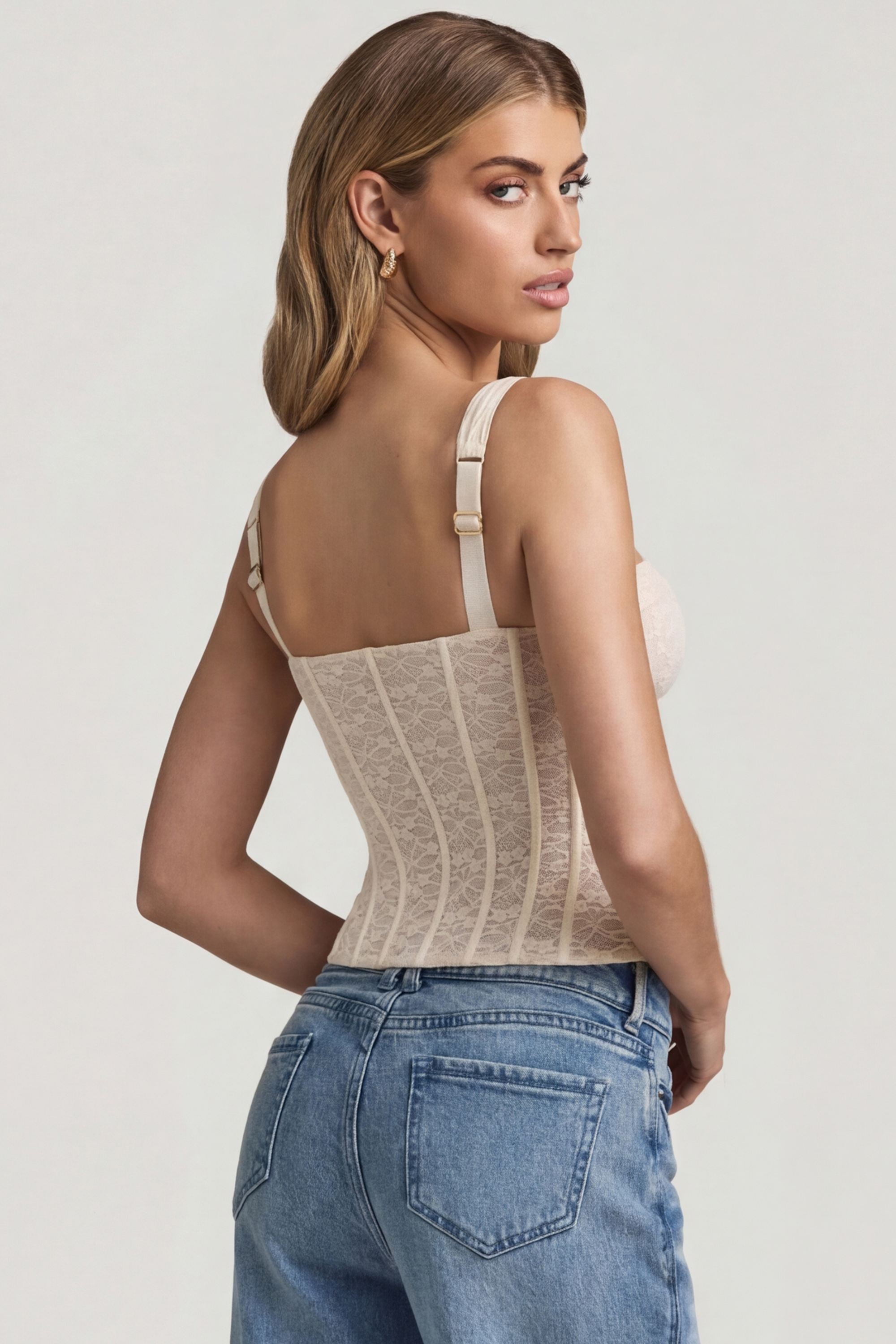 Corset en dentelle ivoire