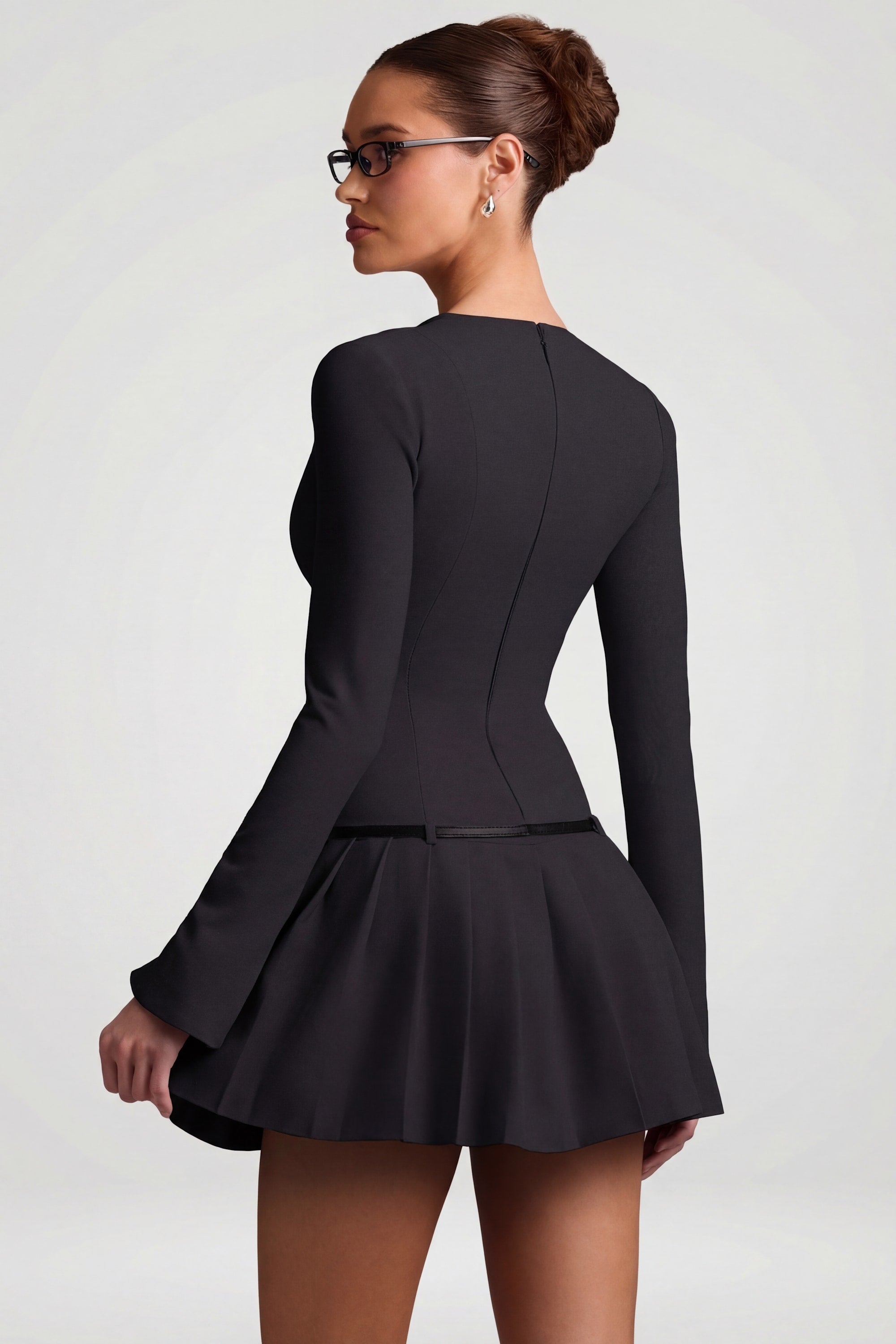 robe noire à manches longues