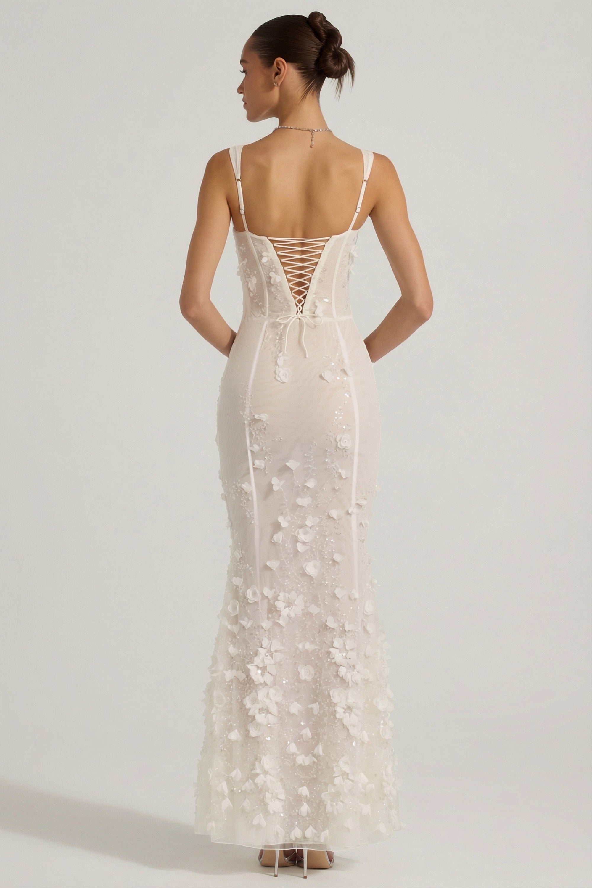 robe blanche appliqués floraux
