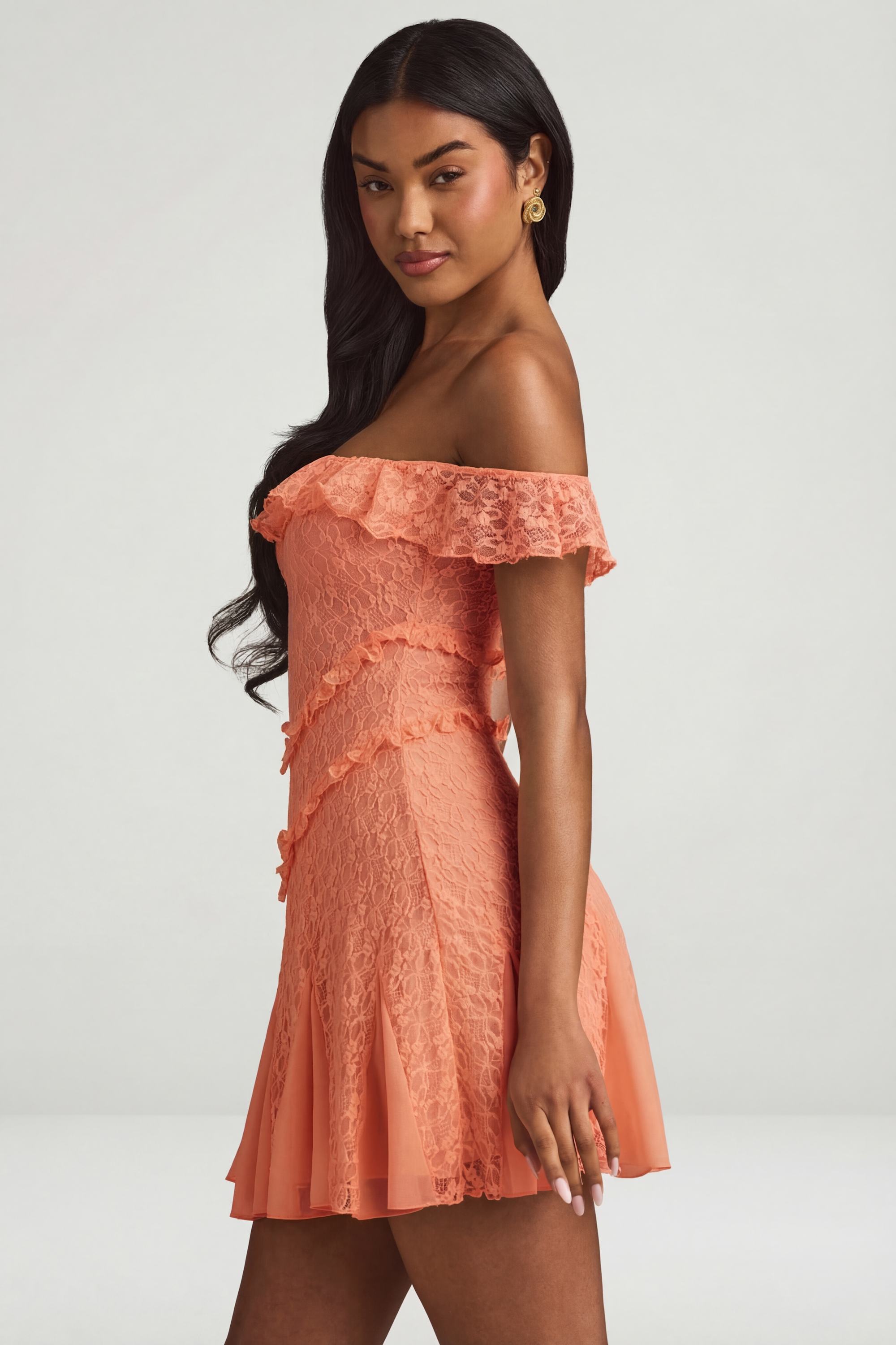 robe épaules nues dentelle