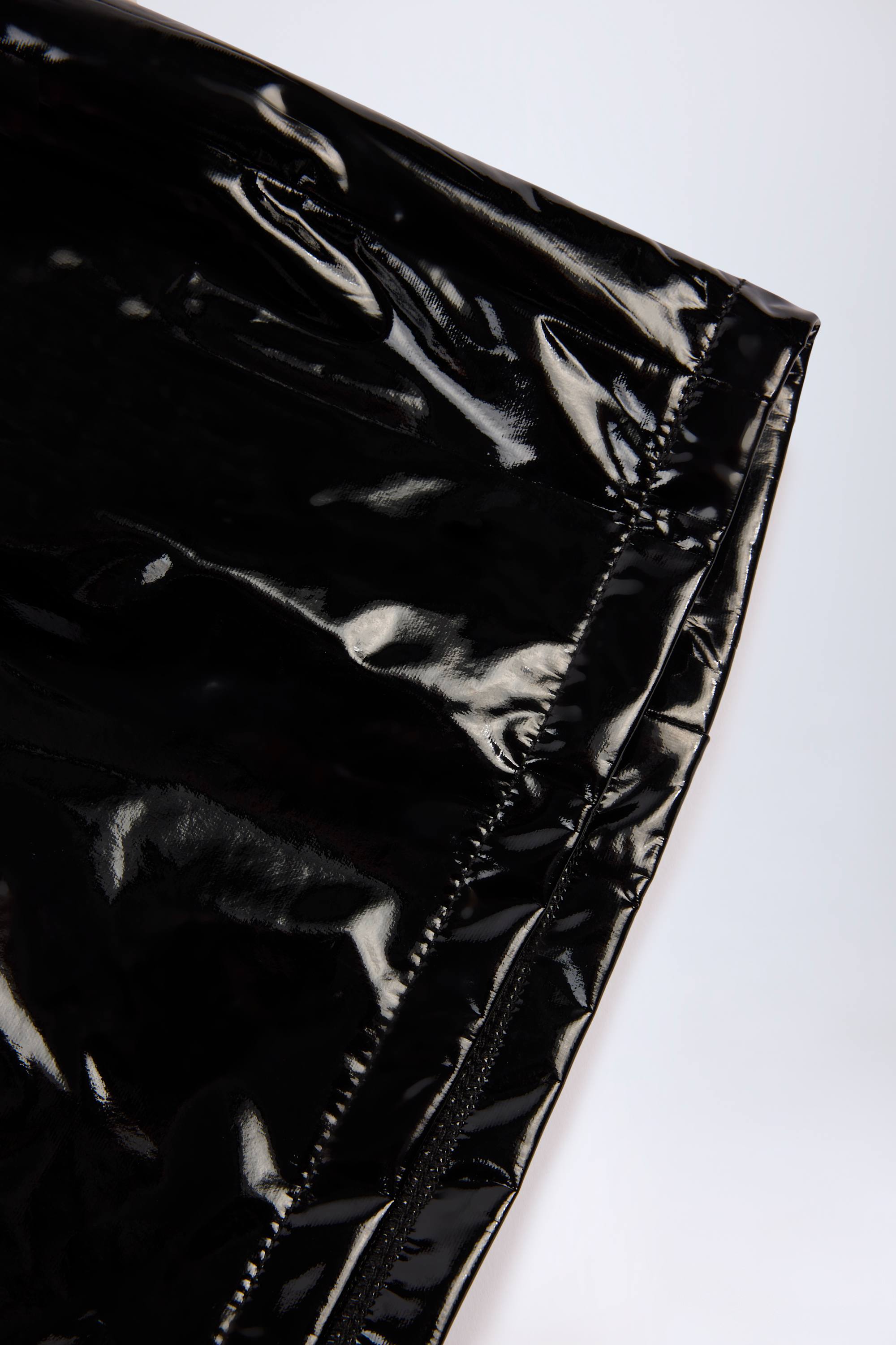 détail couture noir vinyle