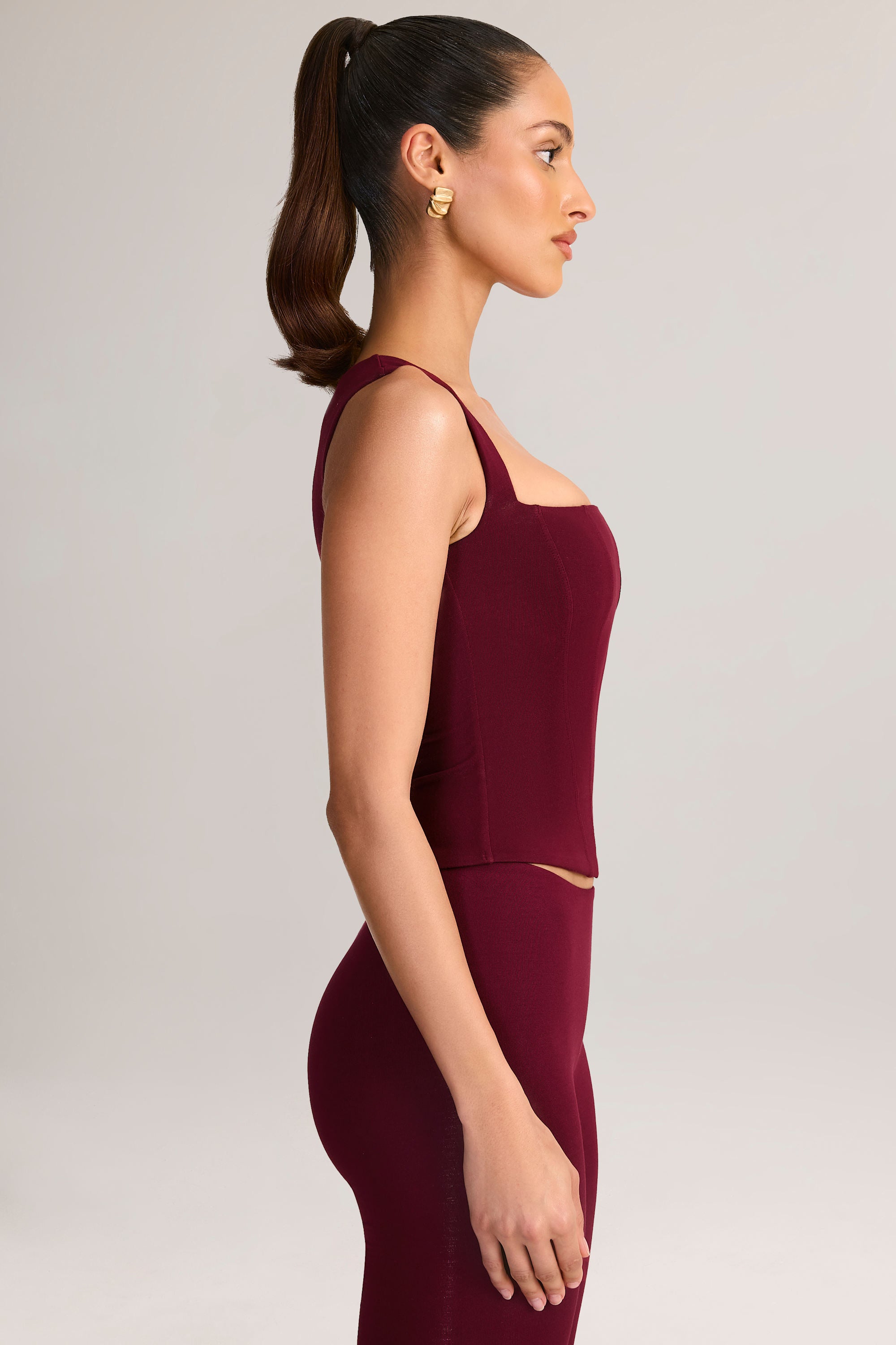 mode féminine encolure carrée
