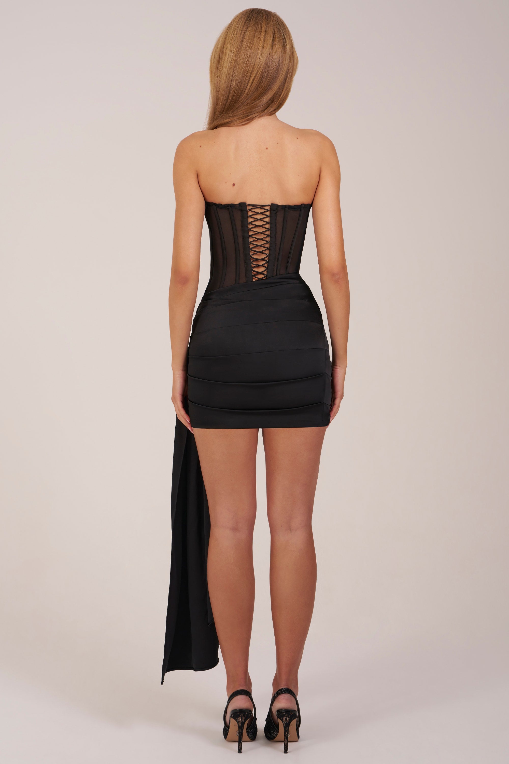 corset-dress noir élégante