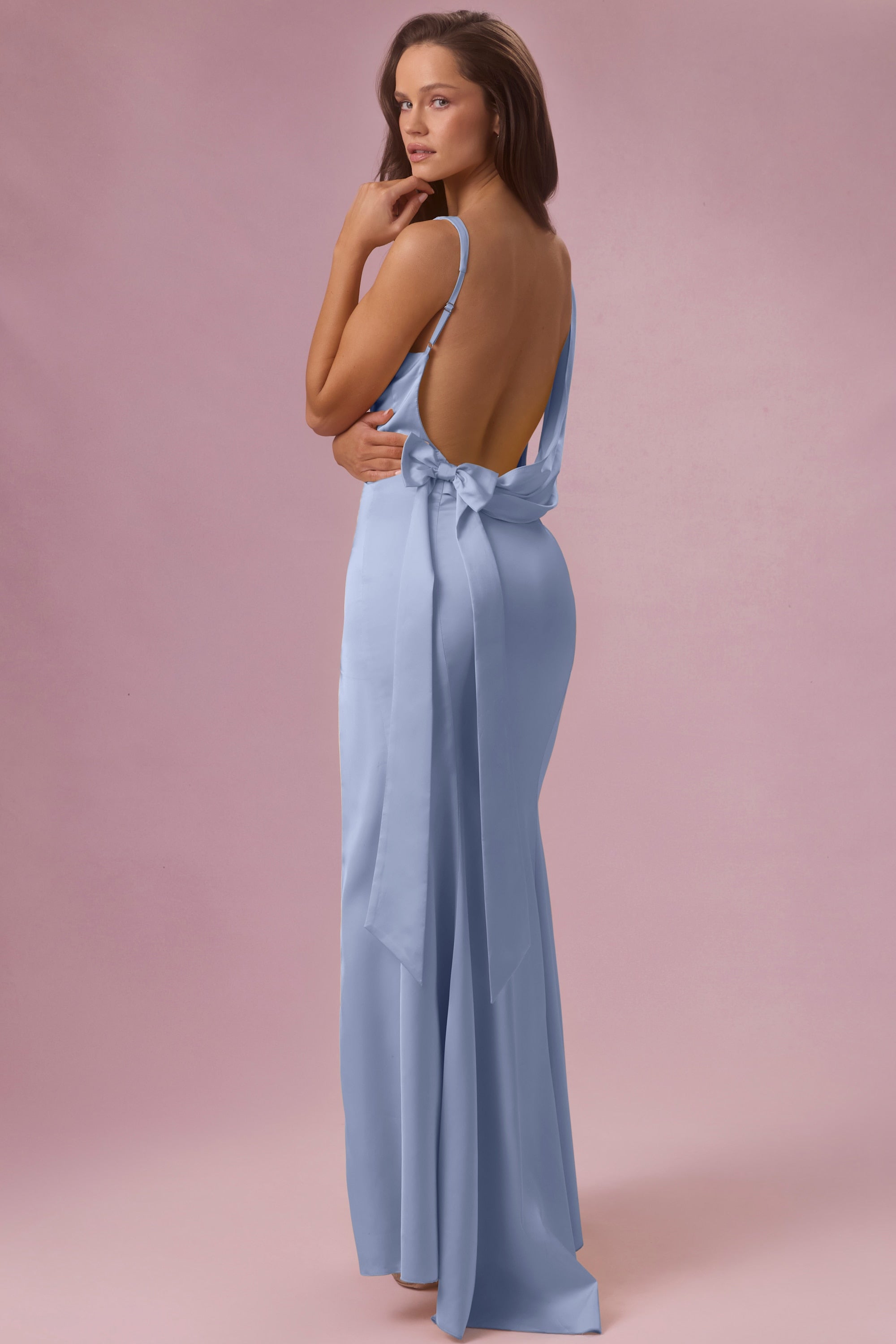 robe satin bleu poudré