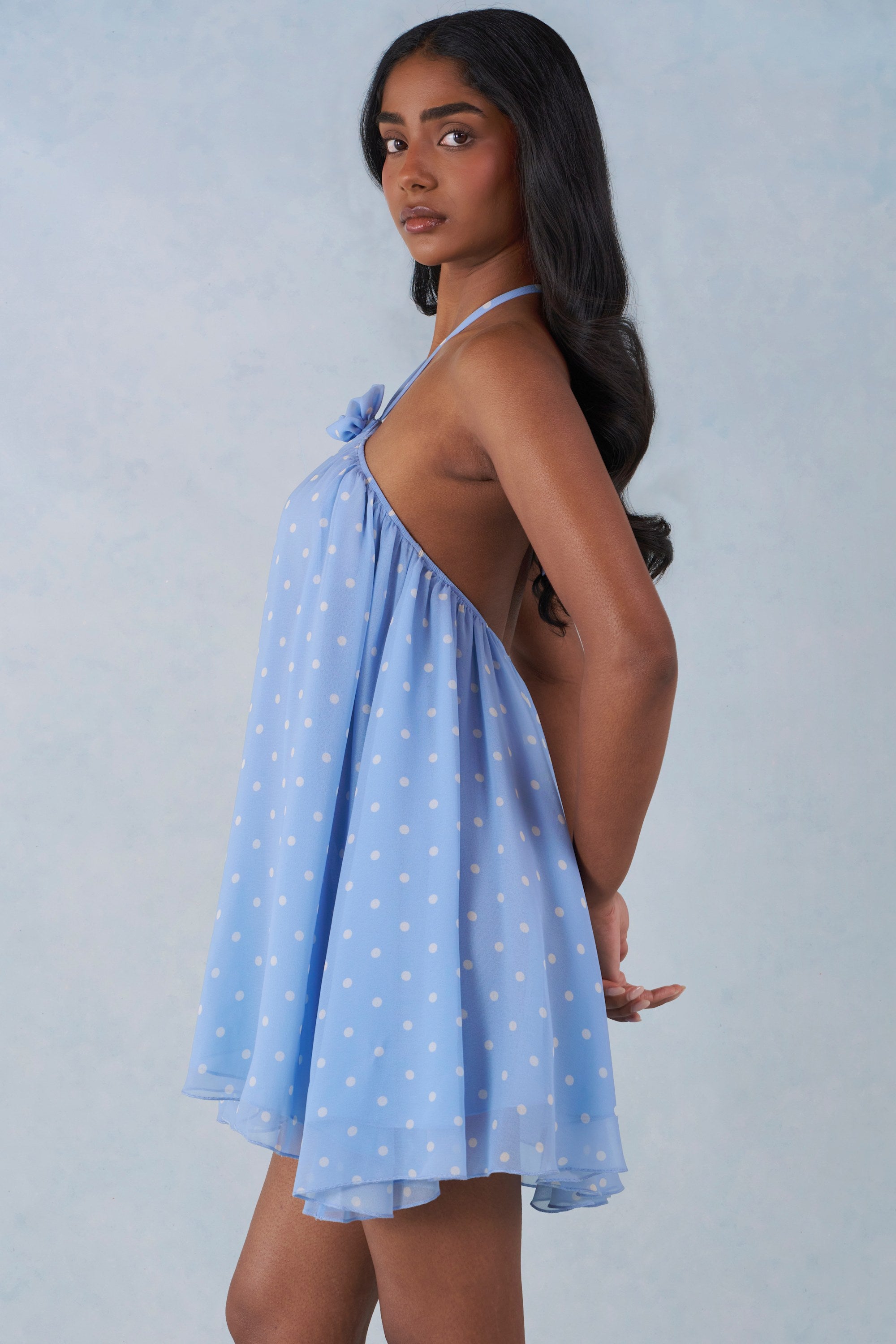 Robe à pois avec dos nu