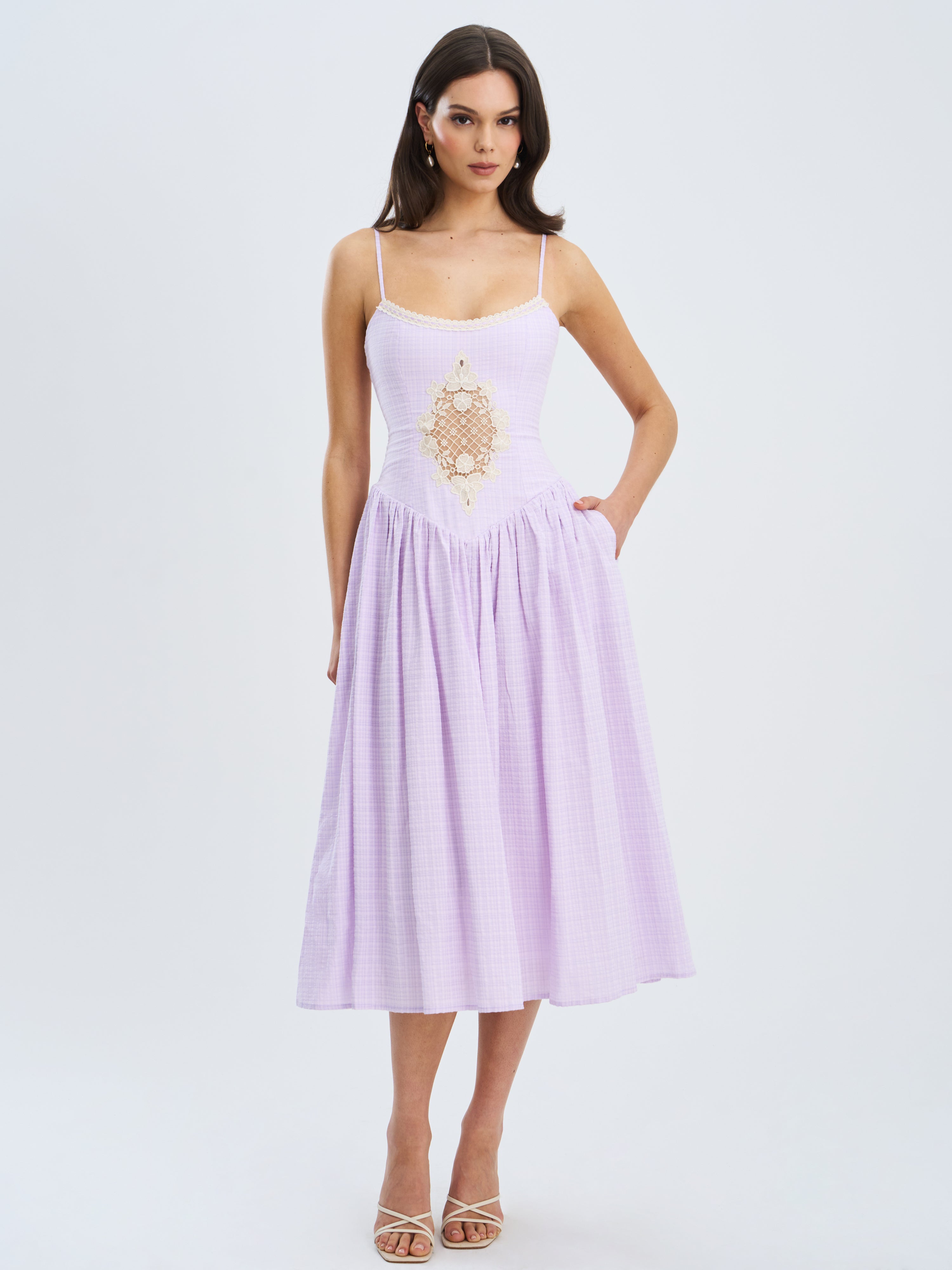Jaclyn robe découpe dentelle