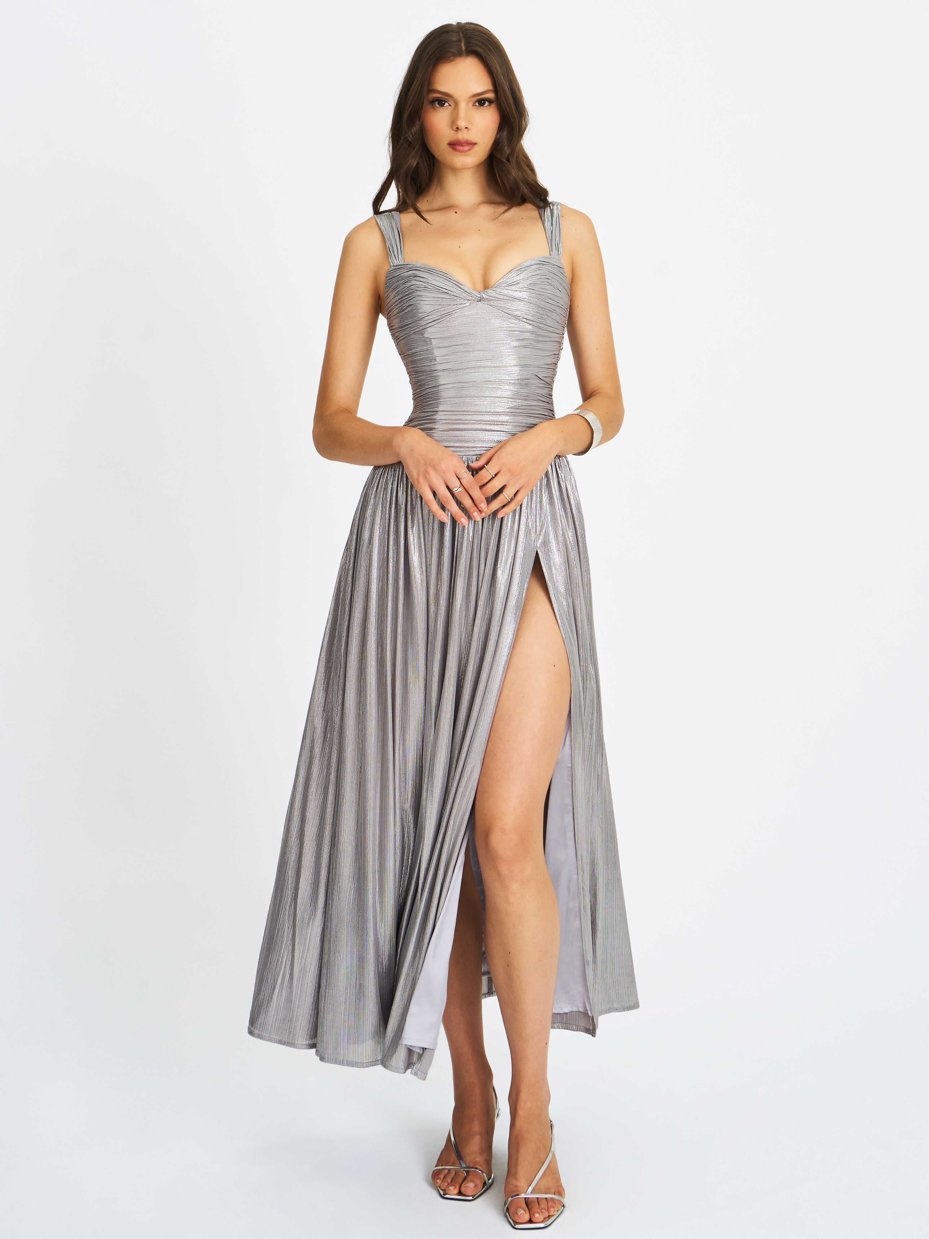 robe élégante avec encolure cœur