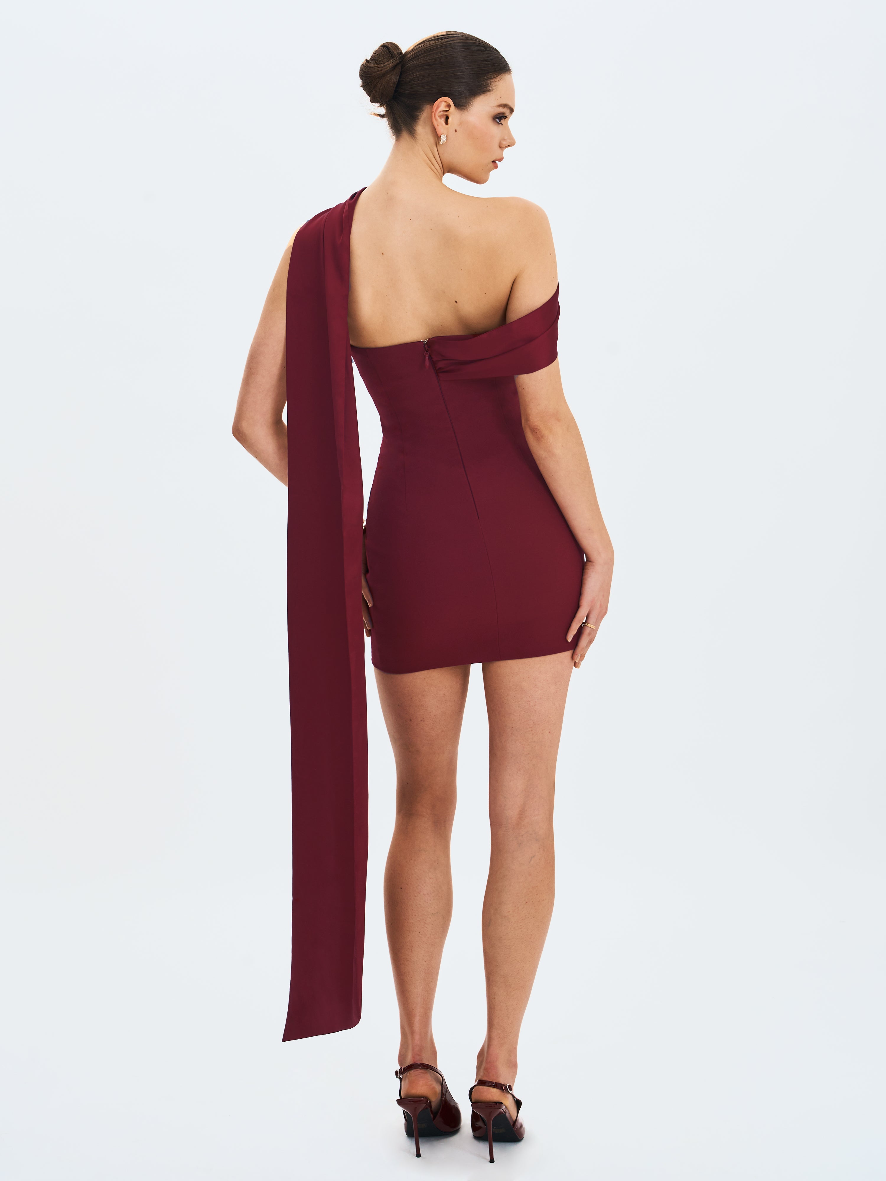 robe cramoisie satinée