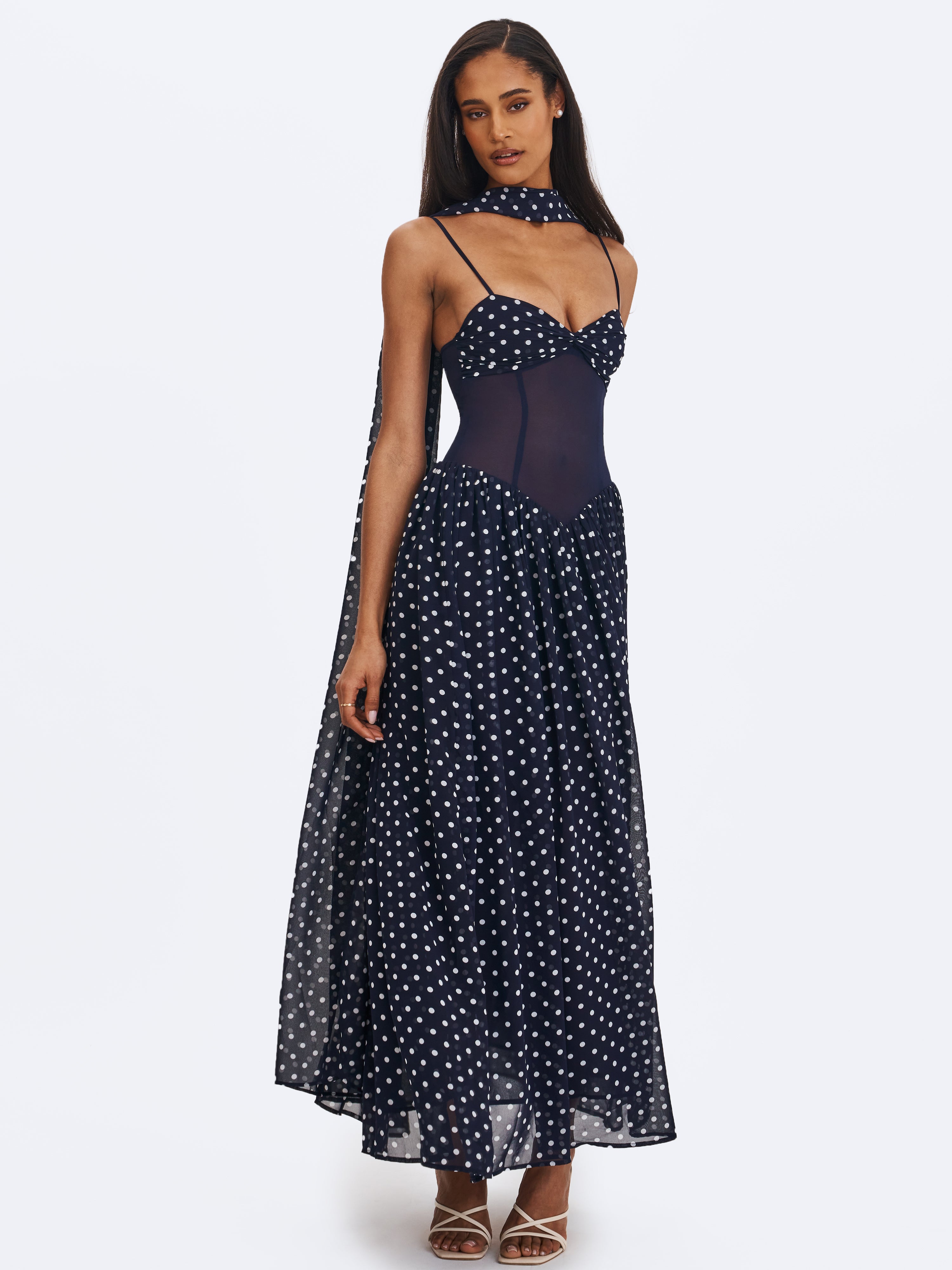 robe élégante en chiffon à pois