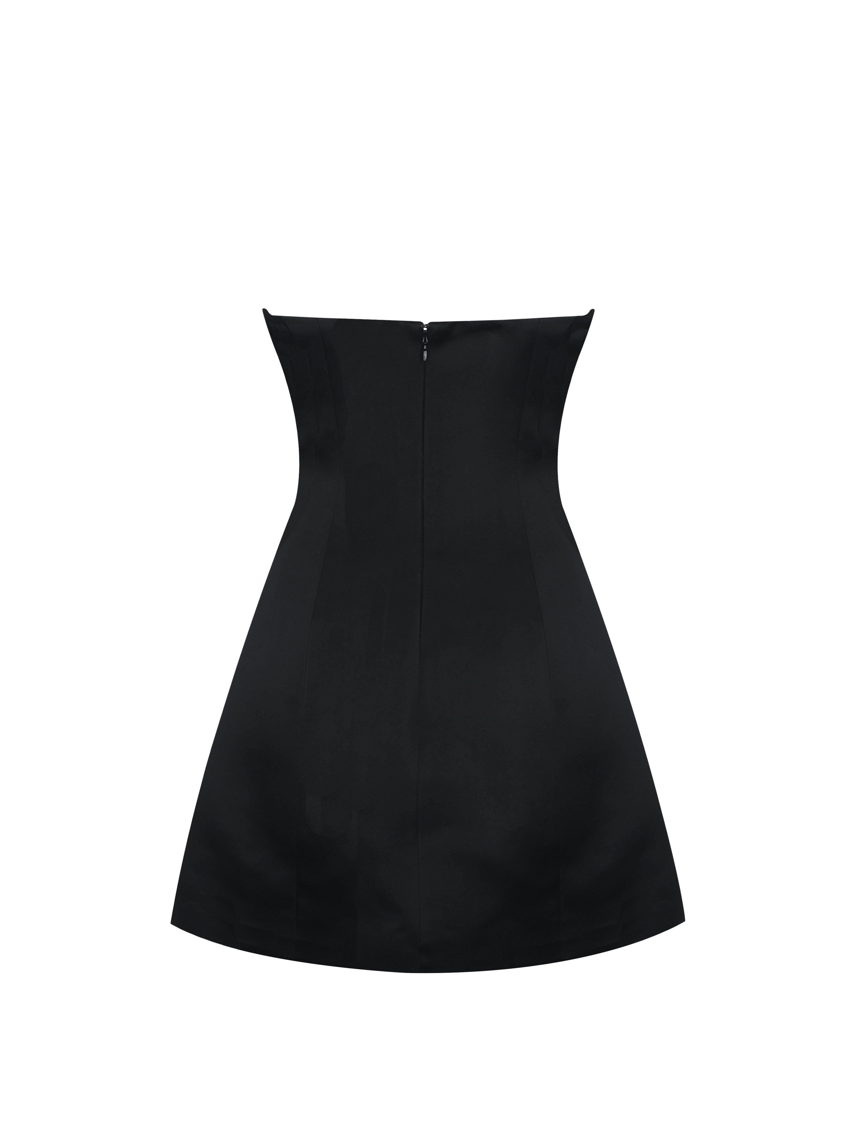robe satinée noire élégante