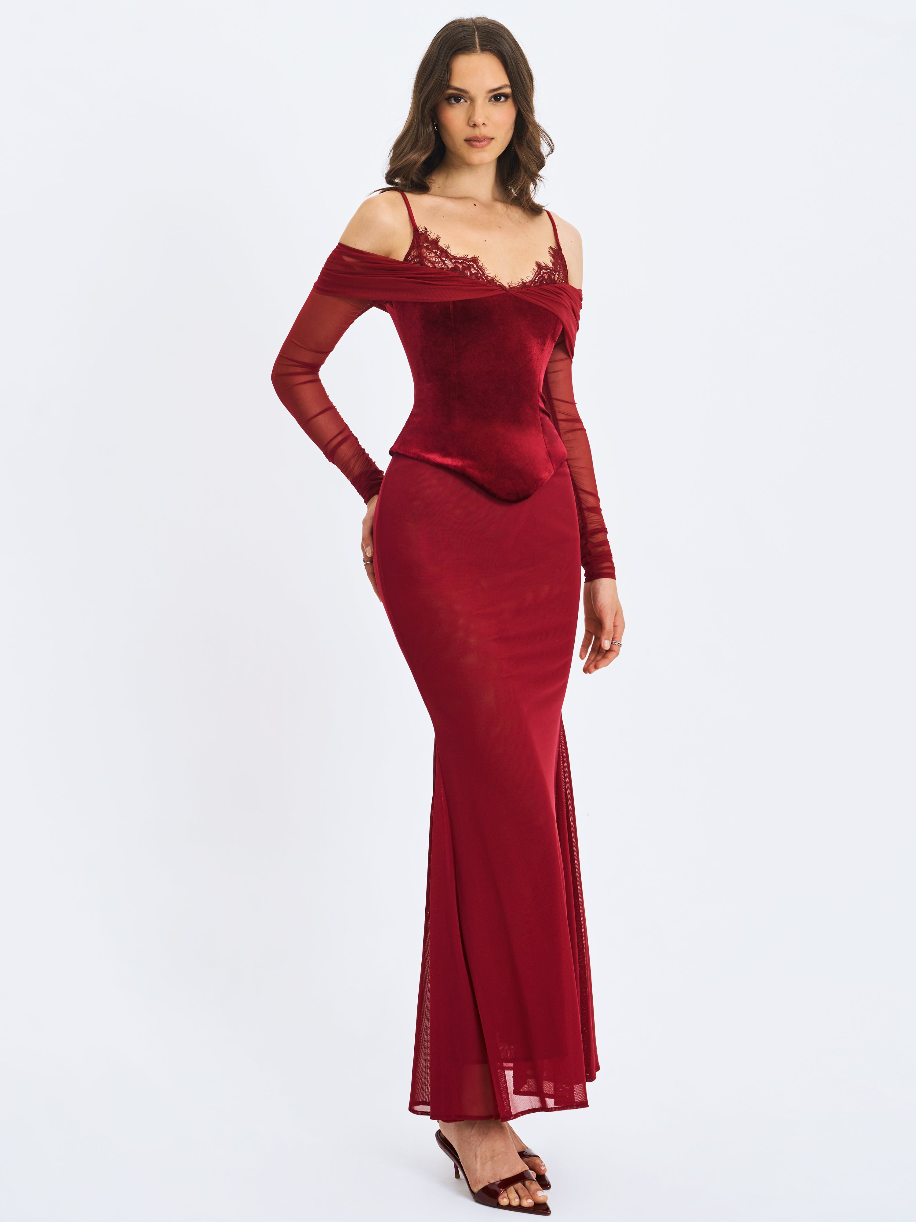 élégante robe Bardot avec jupe en mesh