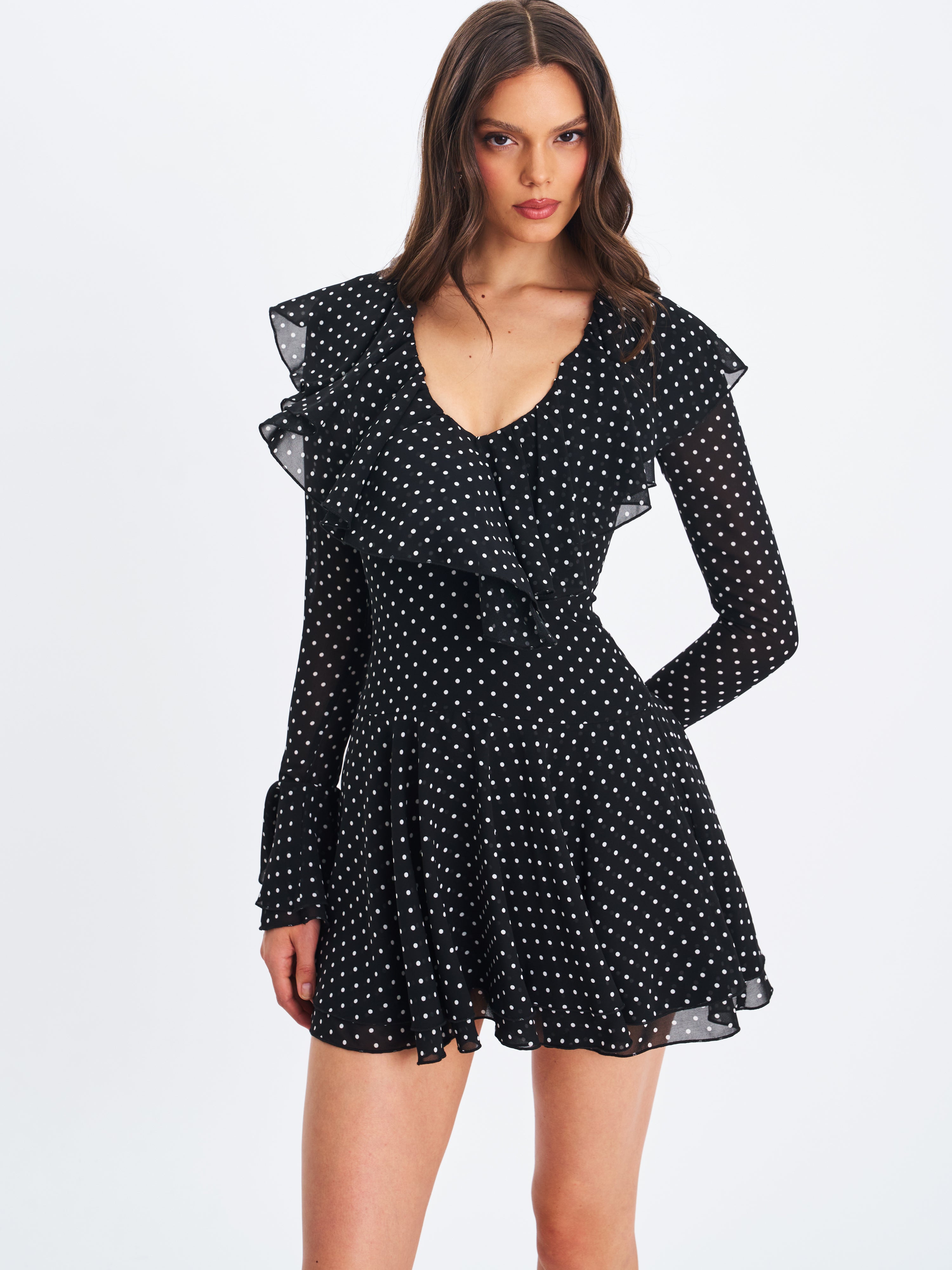 robe élégante col en volants