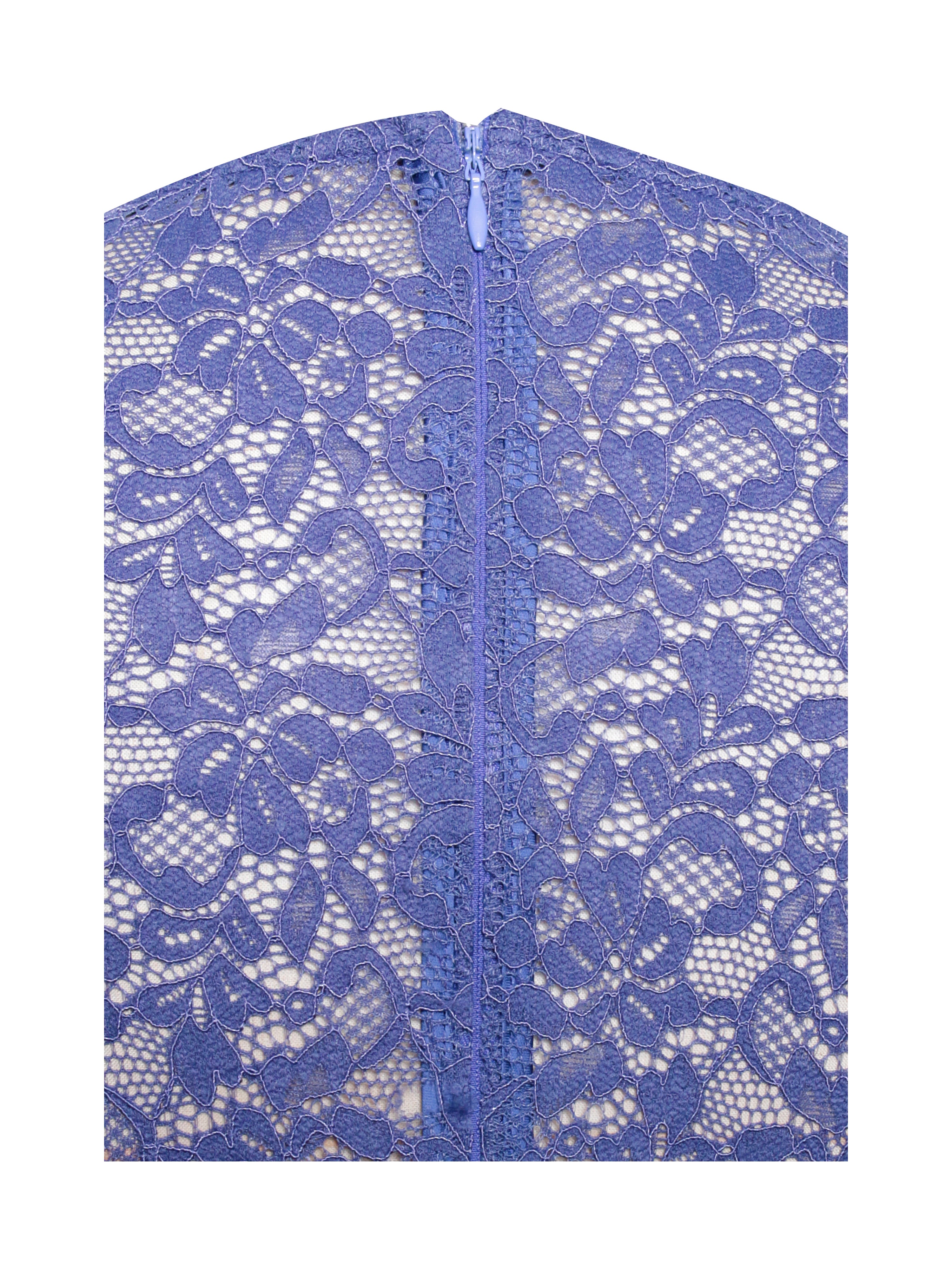 robe spéciale en dentelle bleue