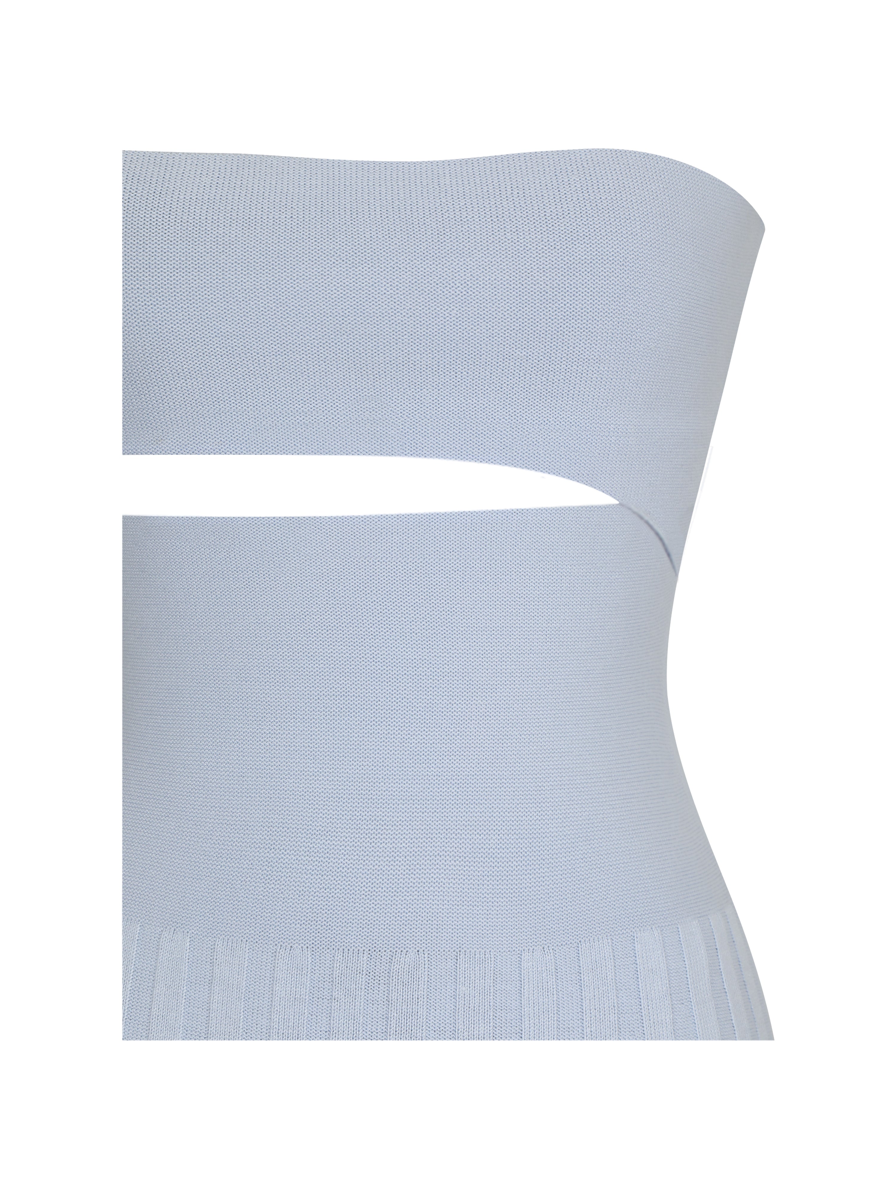 détail robe avec ouverture sous le buste