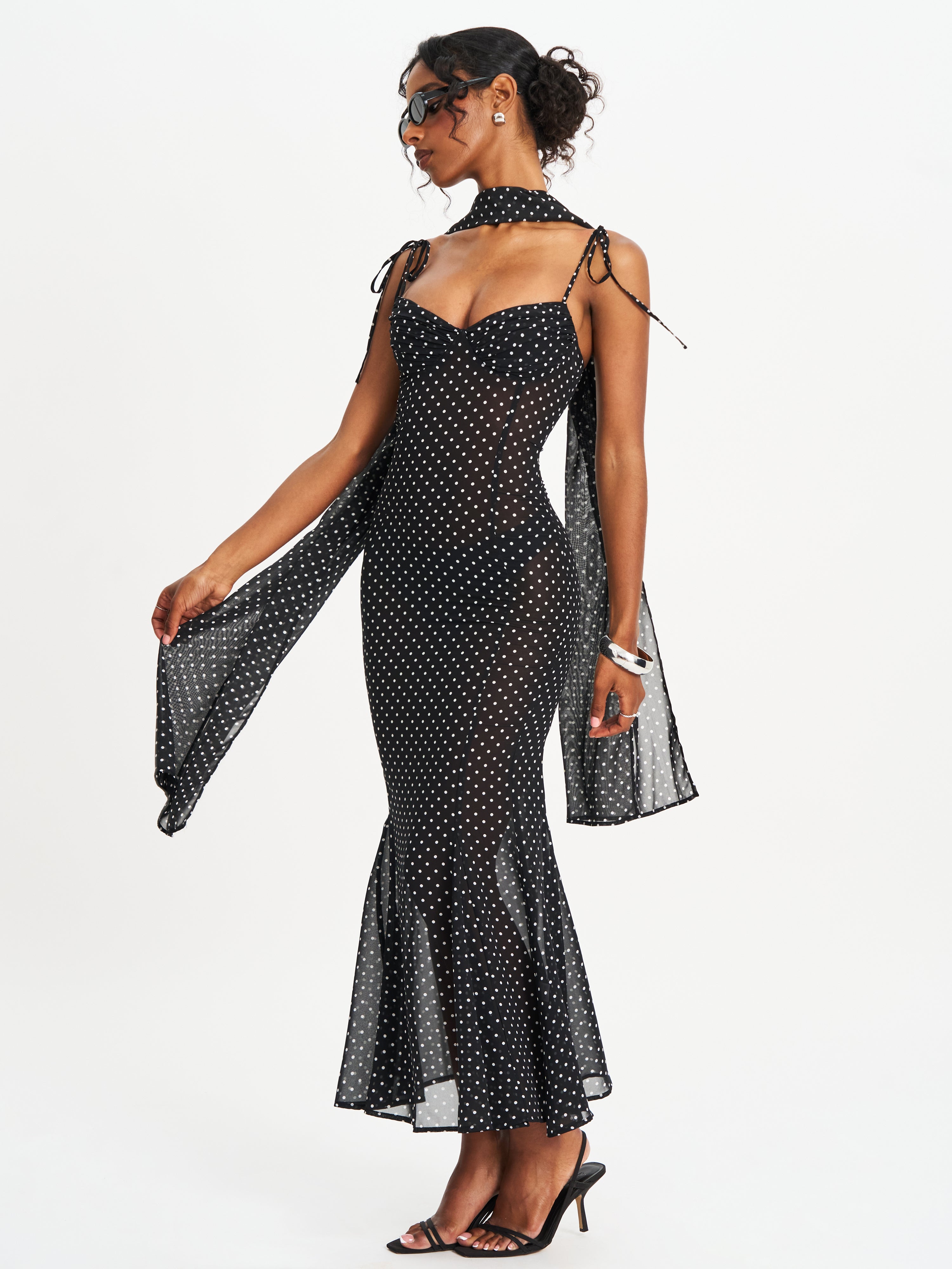 robe Yadira base noire