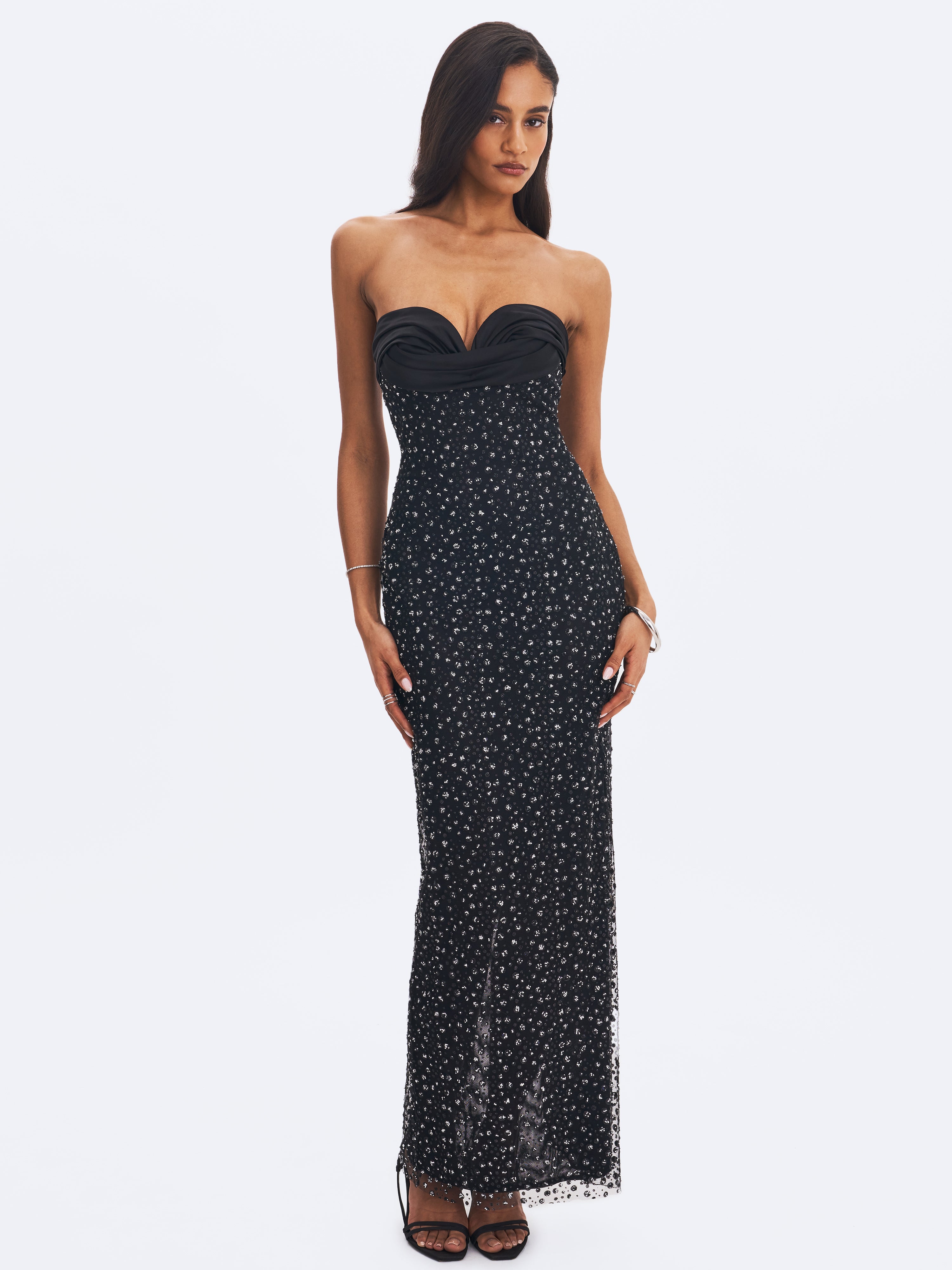 détails satinés de la robe