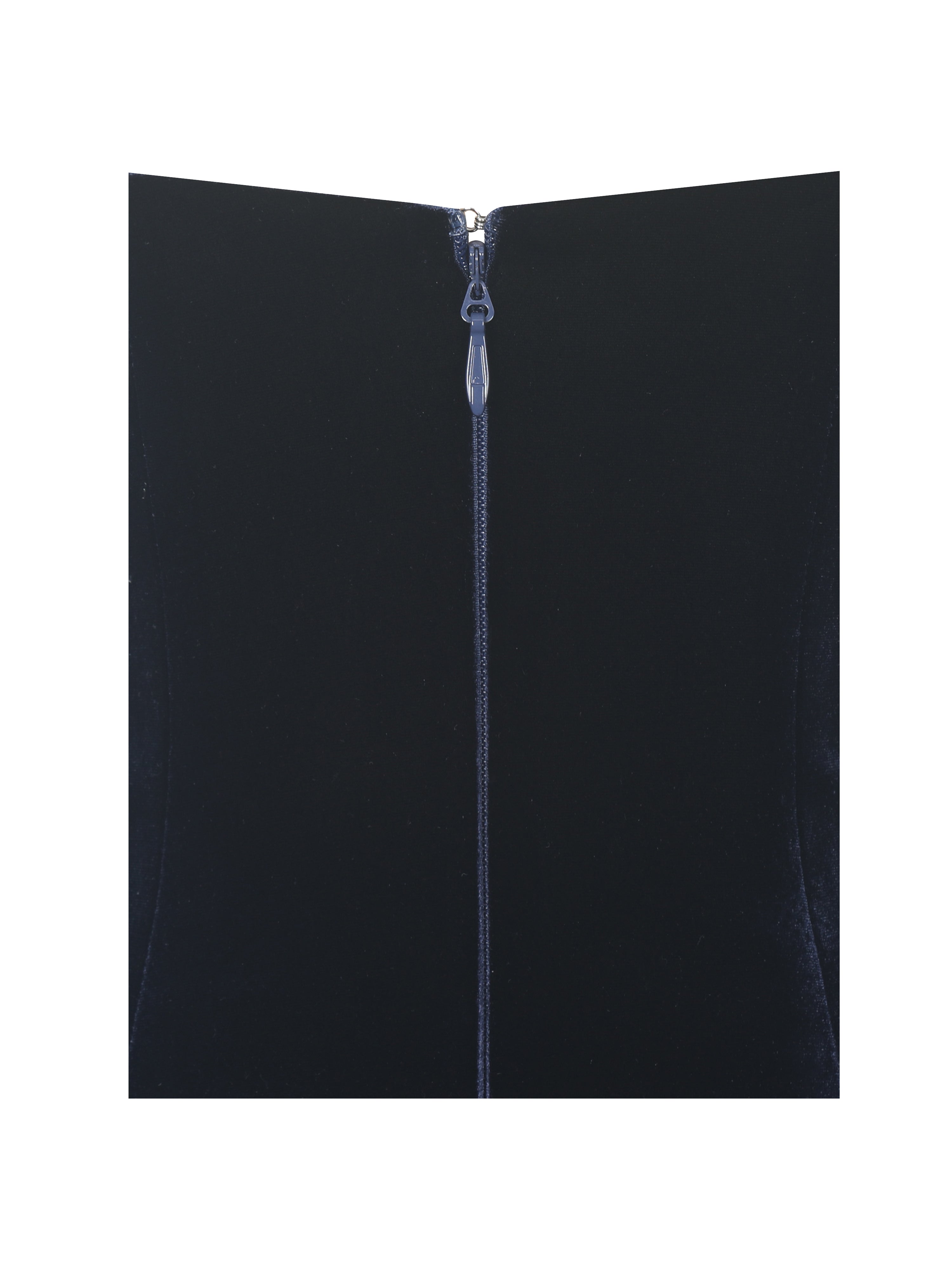 Robe noire à dos fendu