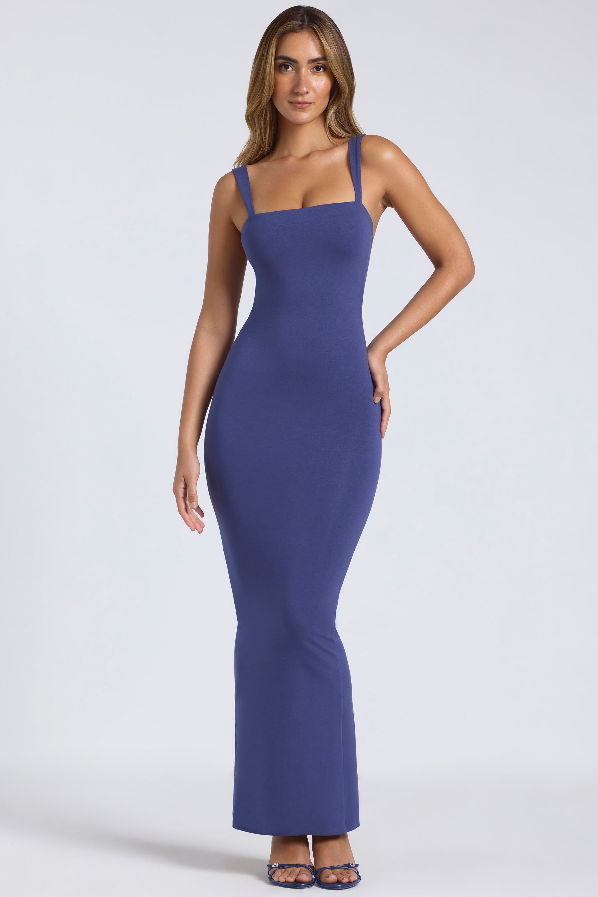 Robe sophistiquée à dos bas