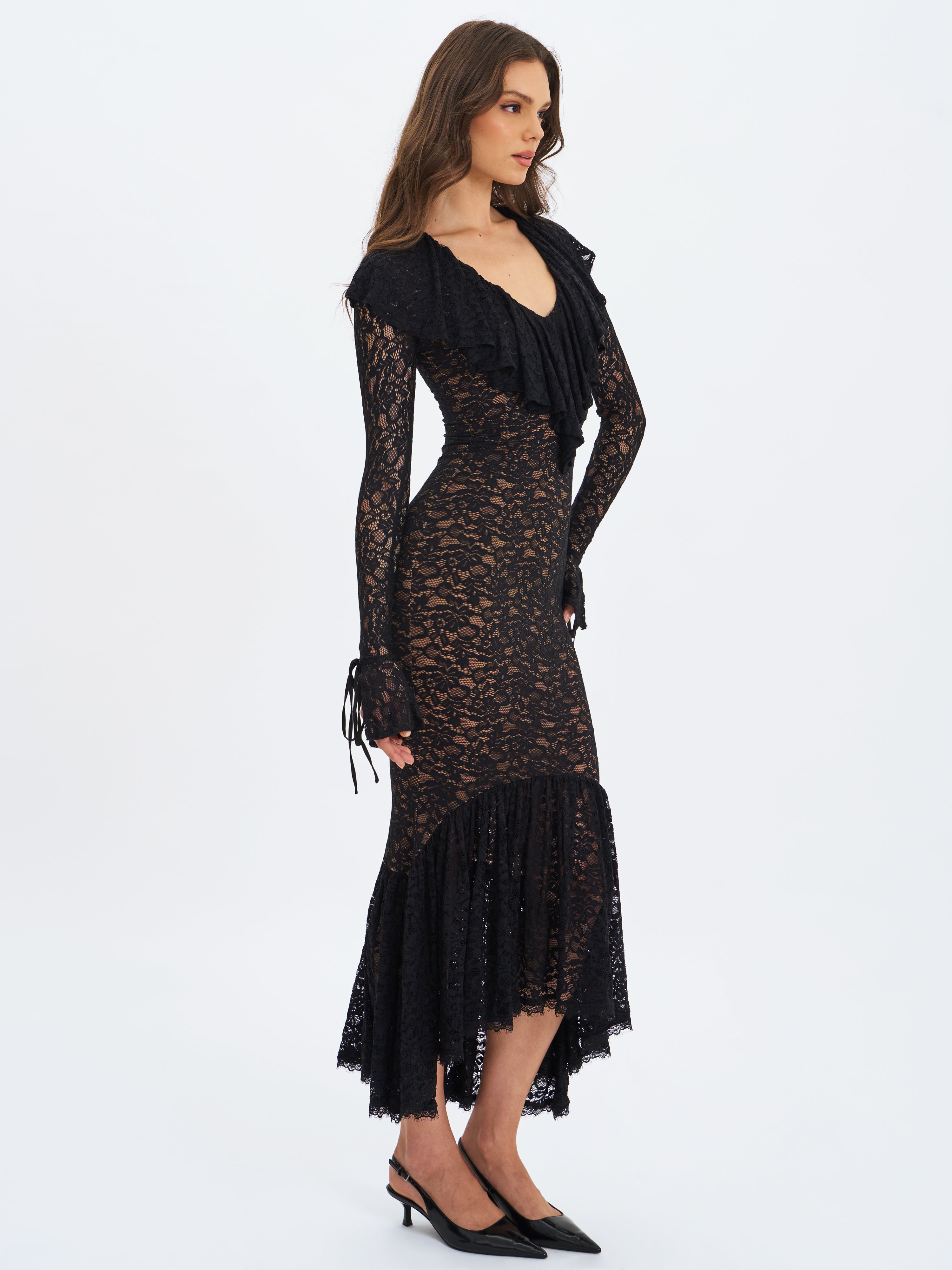 Robe cascade dentelle