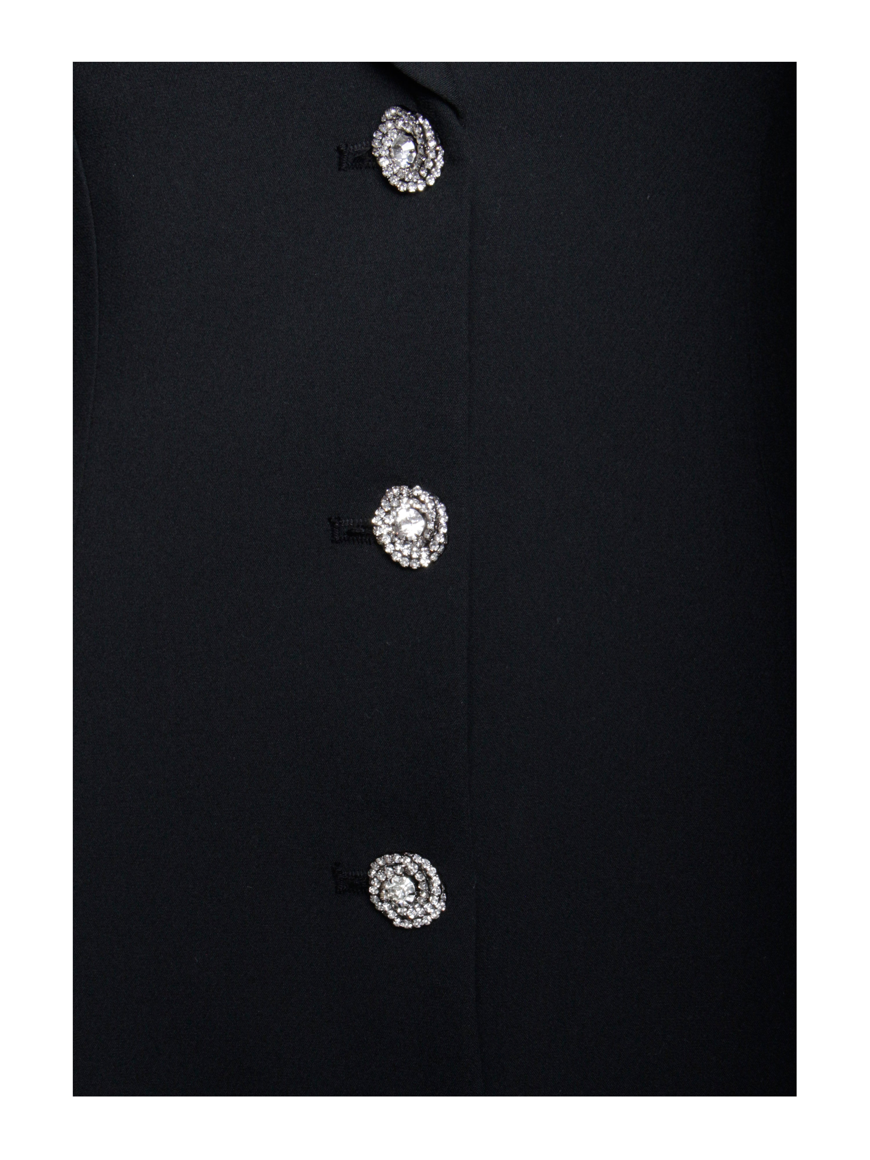 Robe noire intemporelle