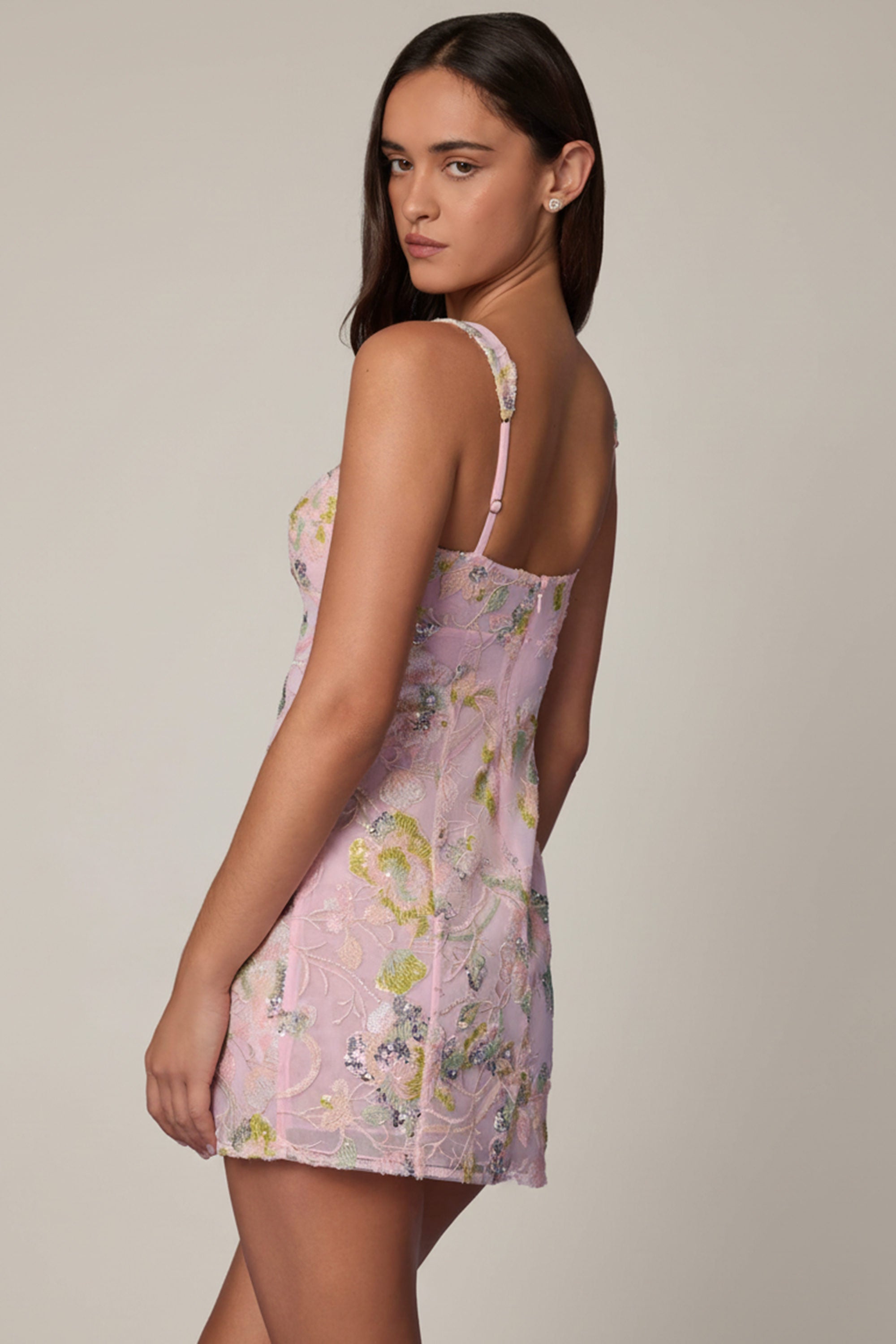 robe rose doux embellie