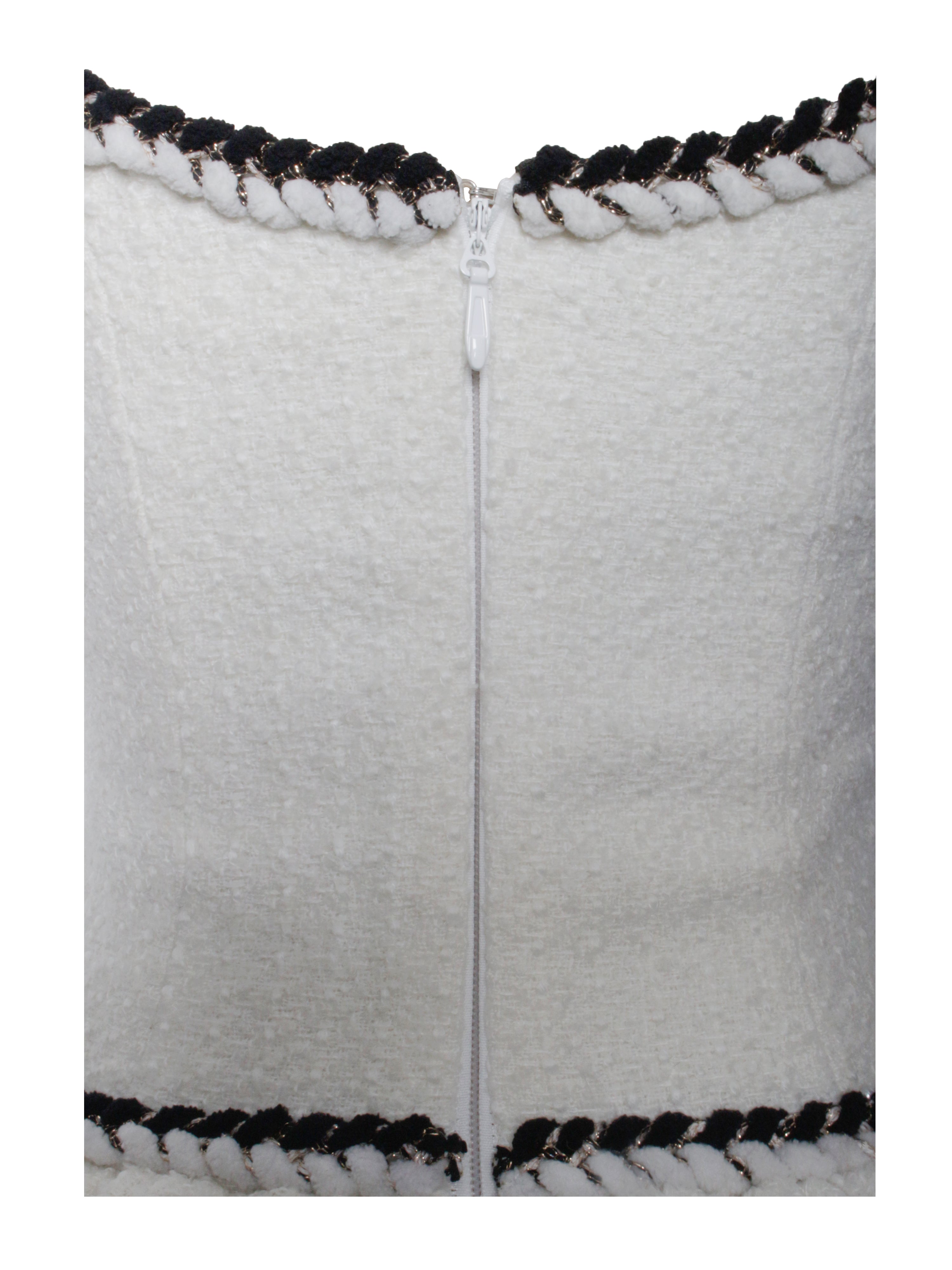 Coco White Boucle silhouette féminine