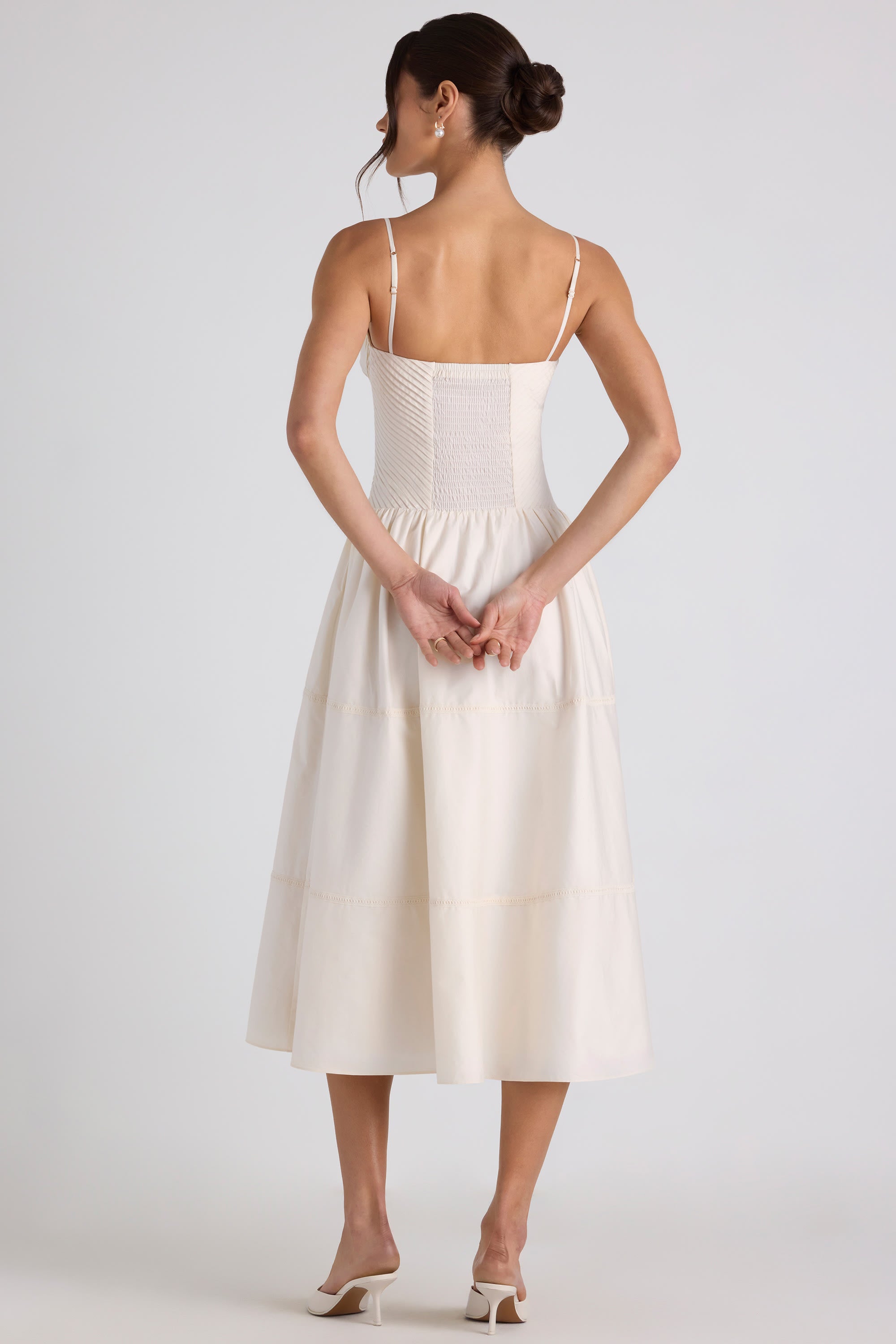 robe ivoire détails dentelle
