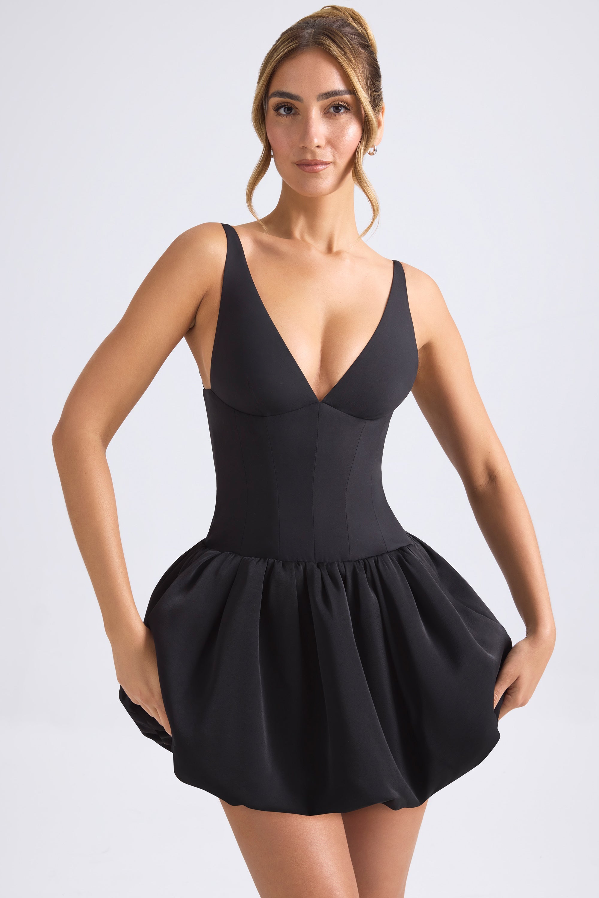 silhouette audacieuse robe noir