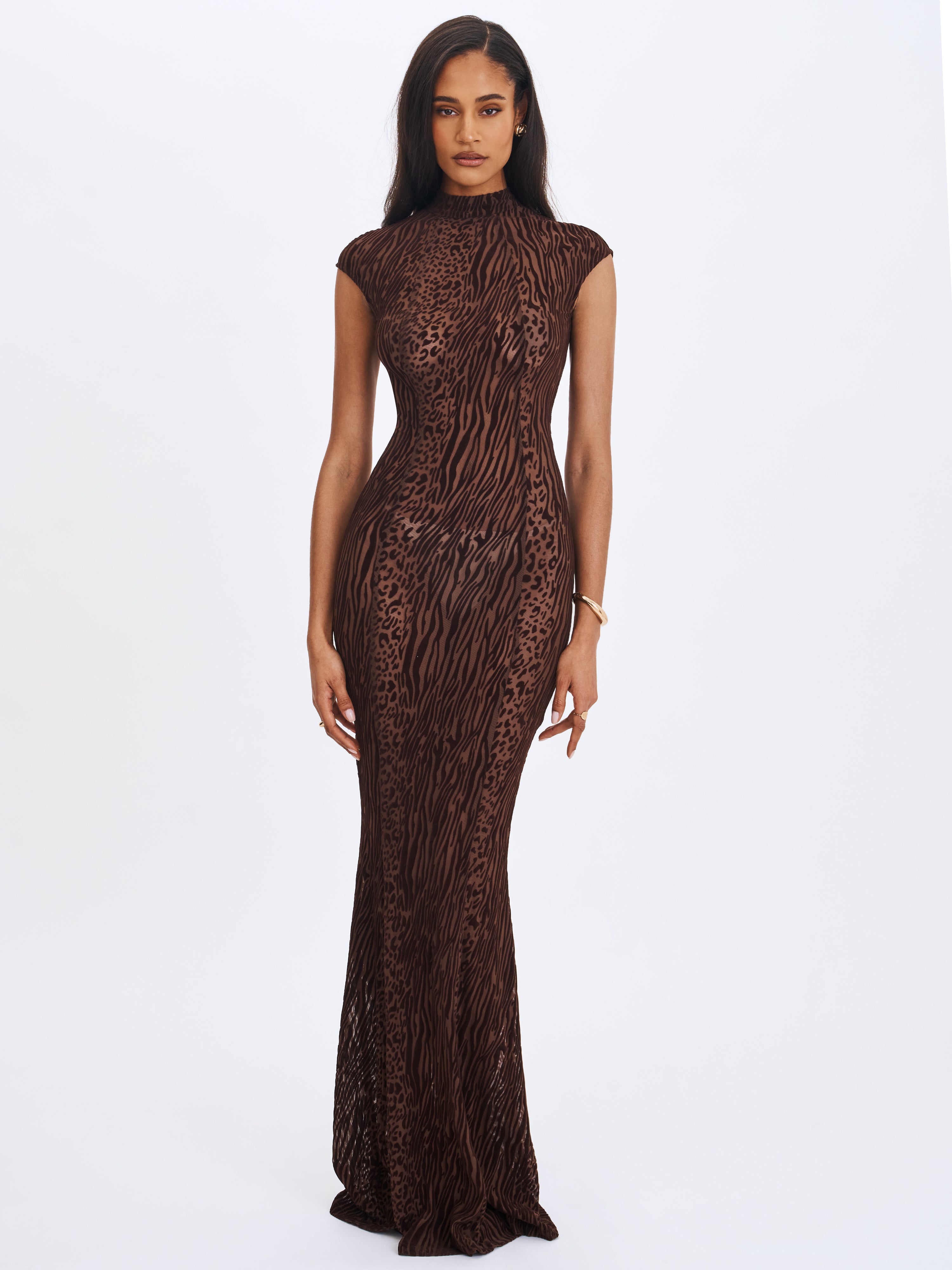 dos nu robe Tyanna