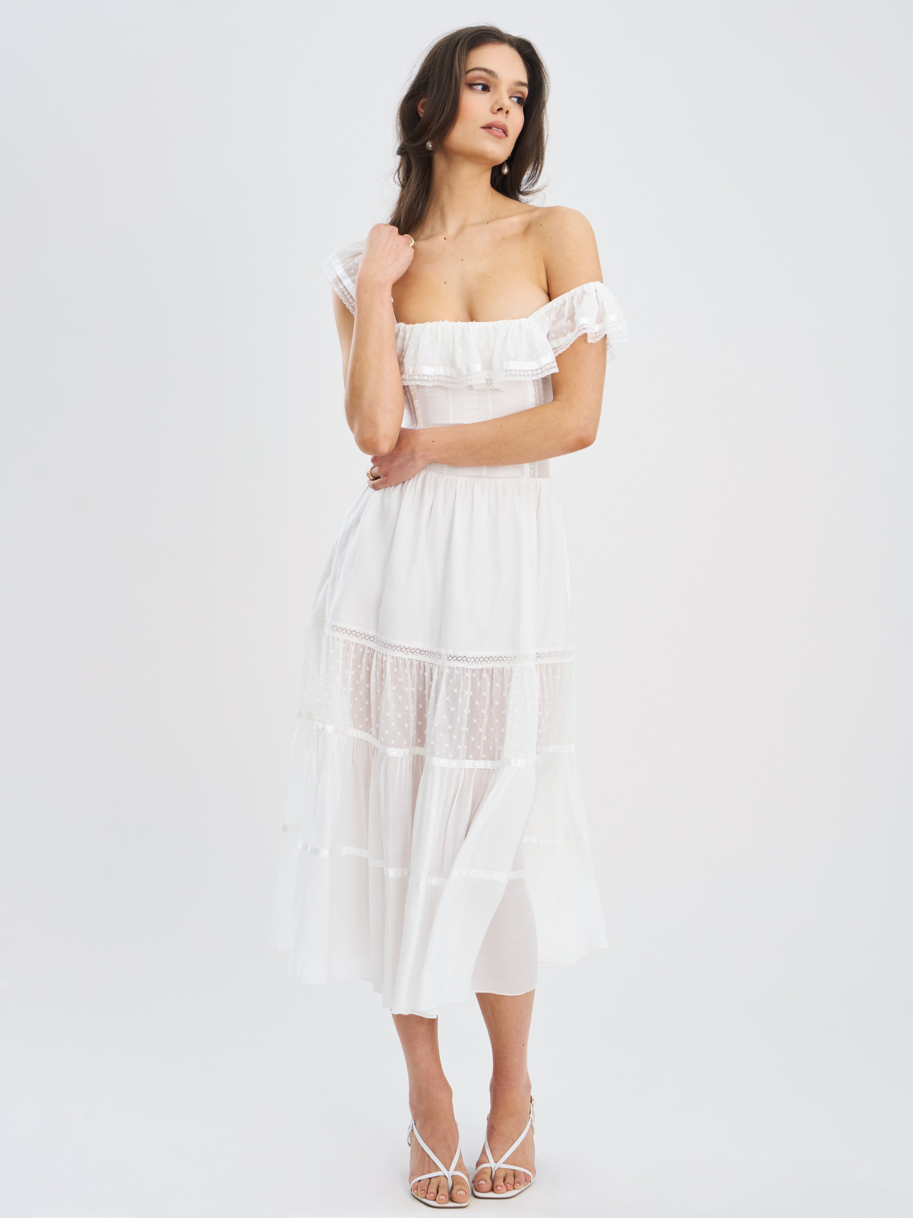robe avec finition en dentelle