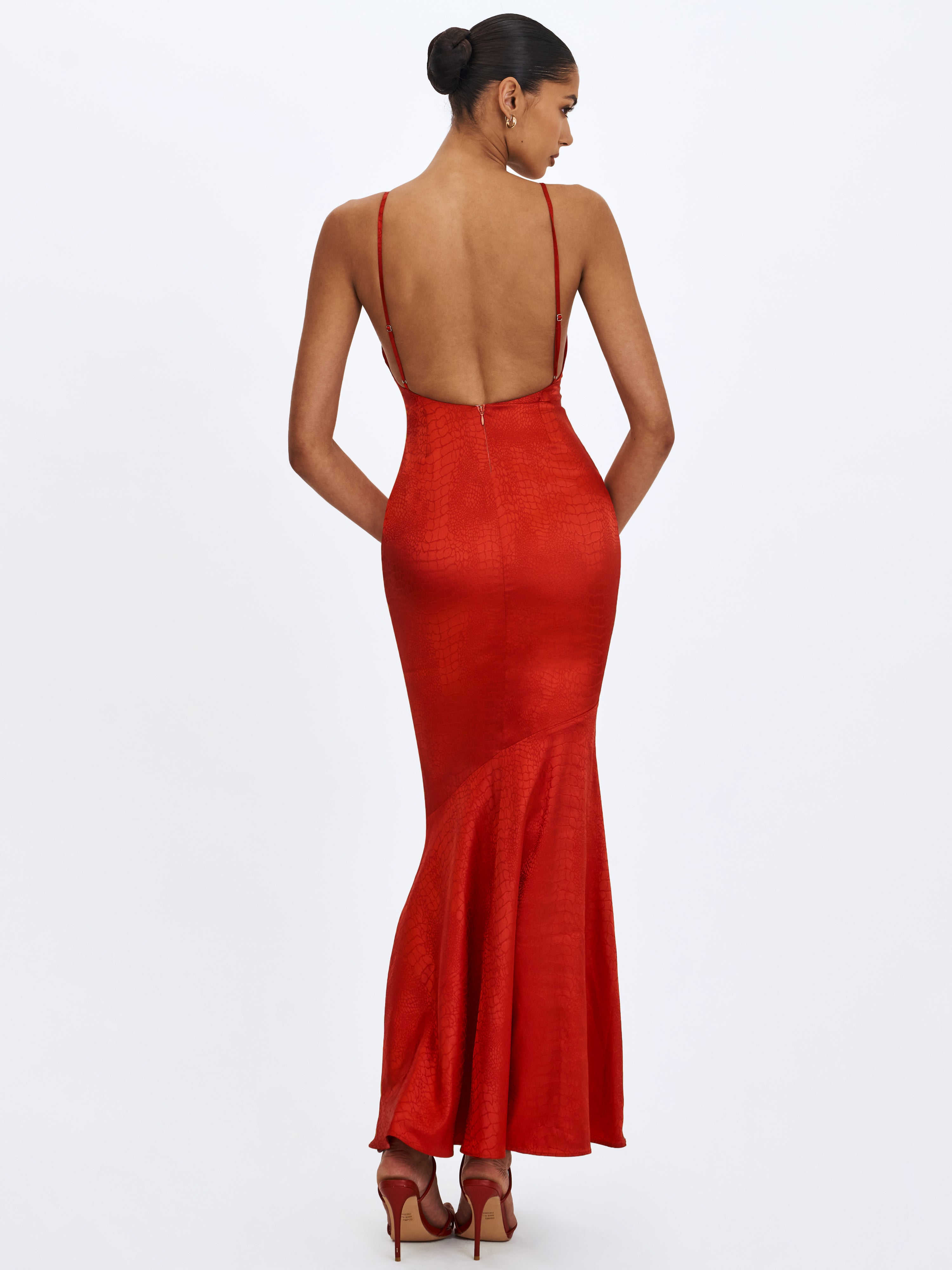 robe satin rouge