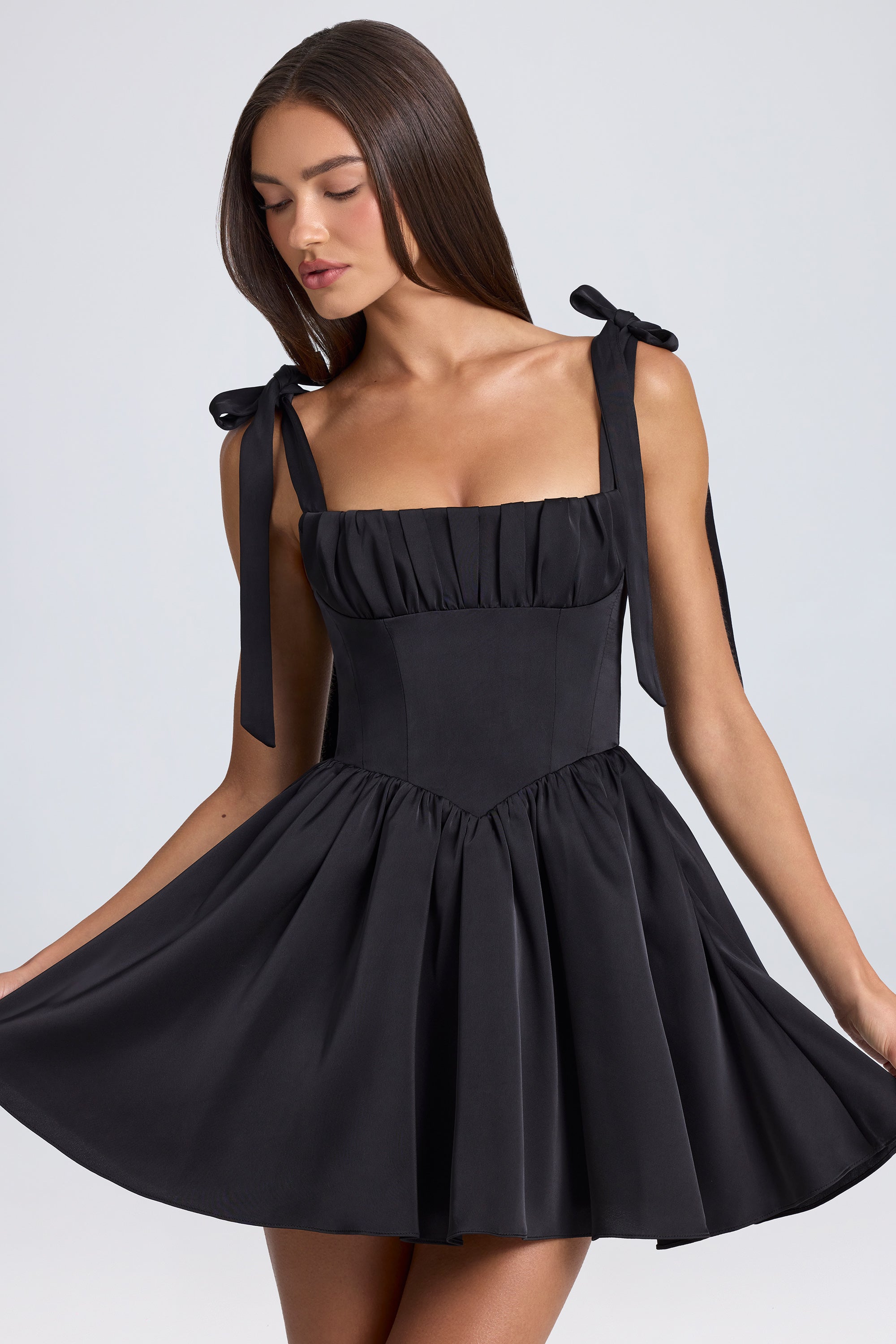tenue chic robe corset