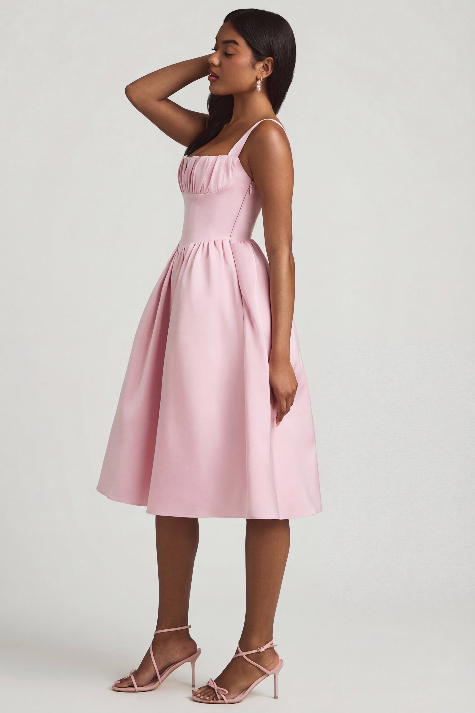 silhouette raffinée avec Draped Corset Dress