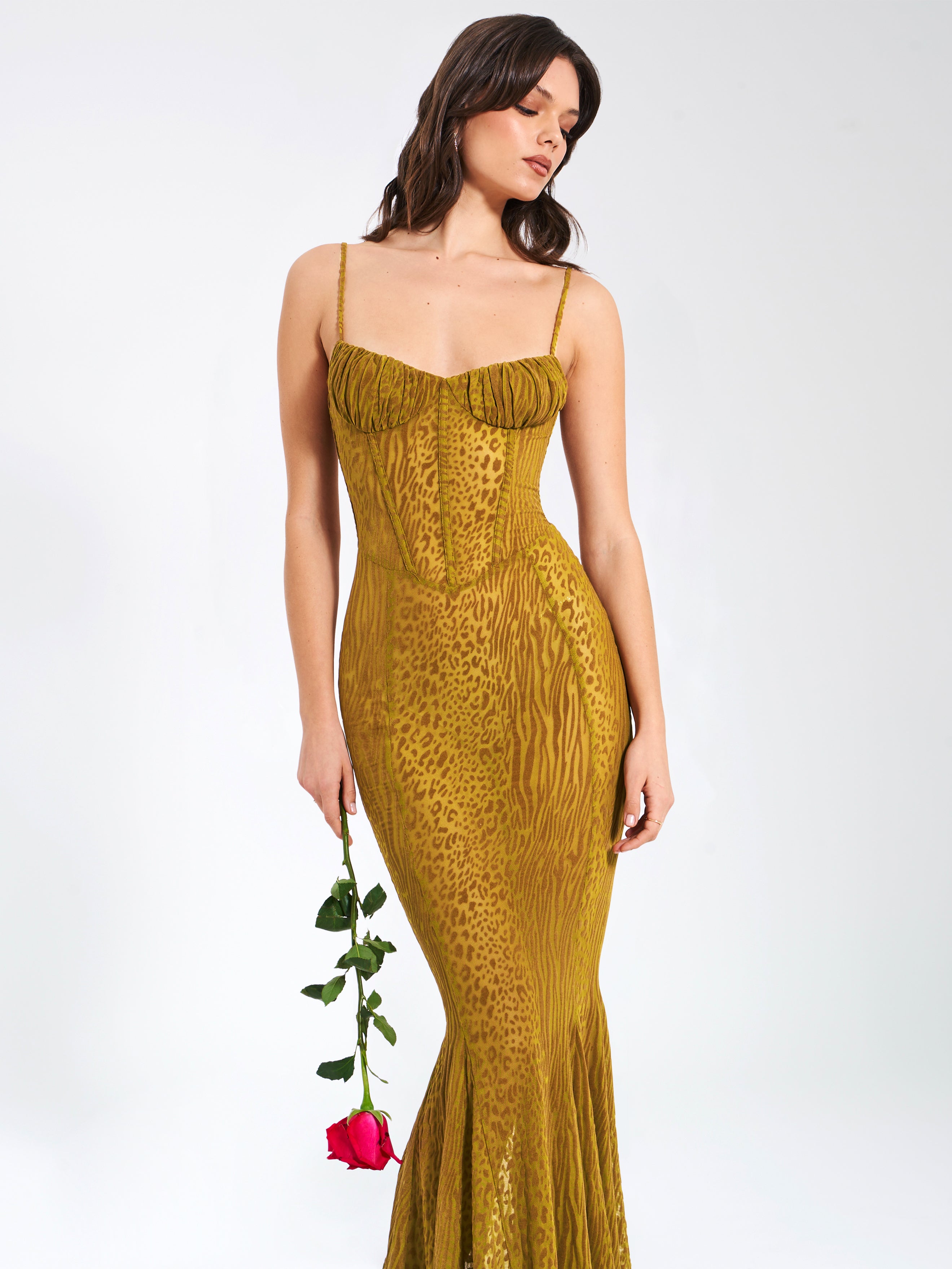 corset-dress silhouette sirène