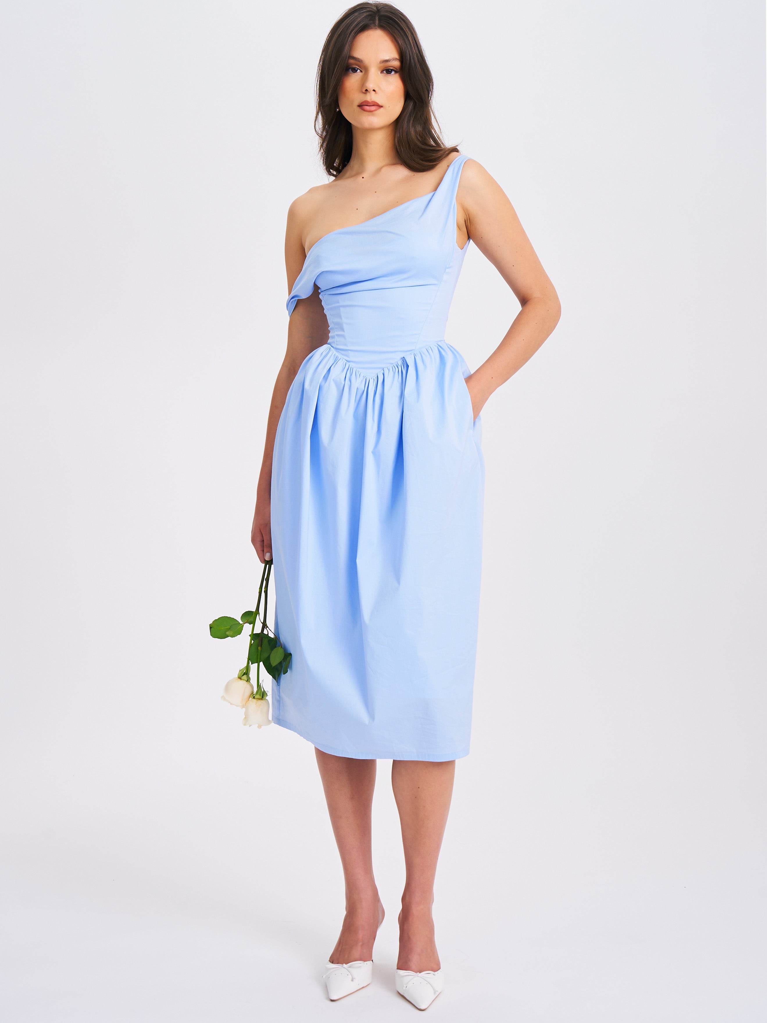 robe bleue charme subtil