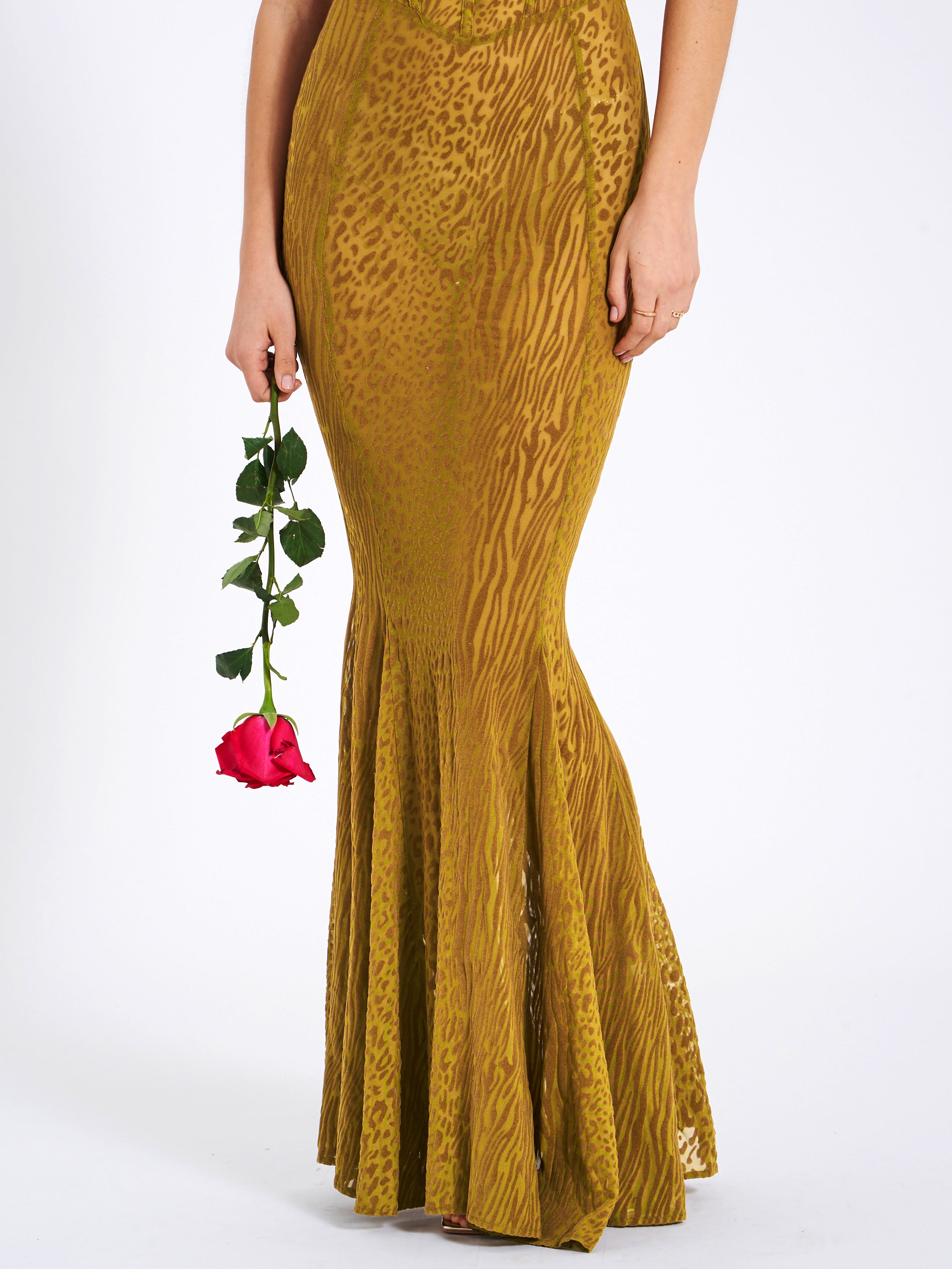 sophistiquée robe maxi dorée