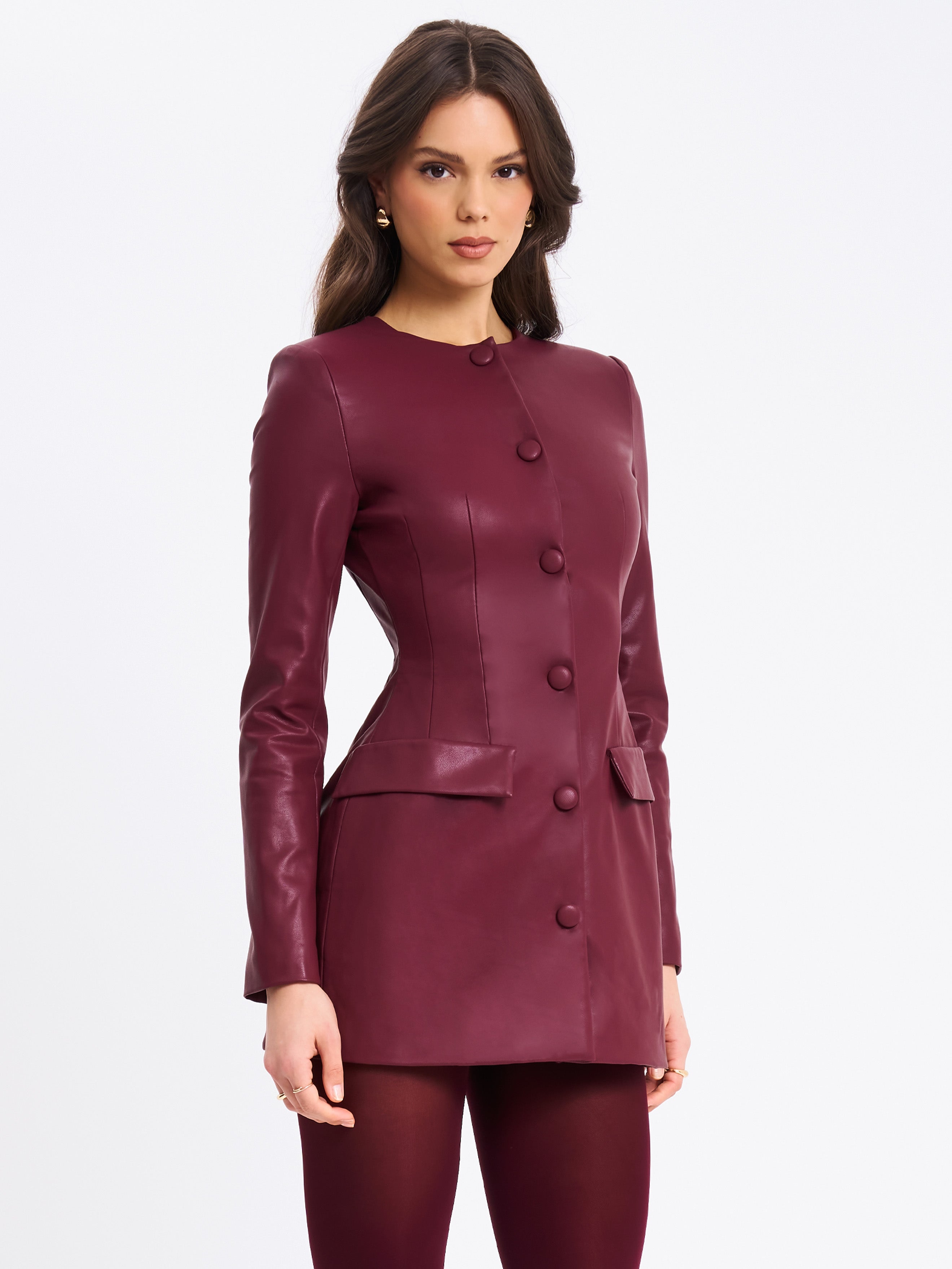mini-robe bordeaux en cuir végétalien