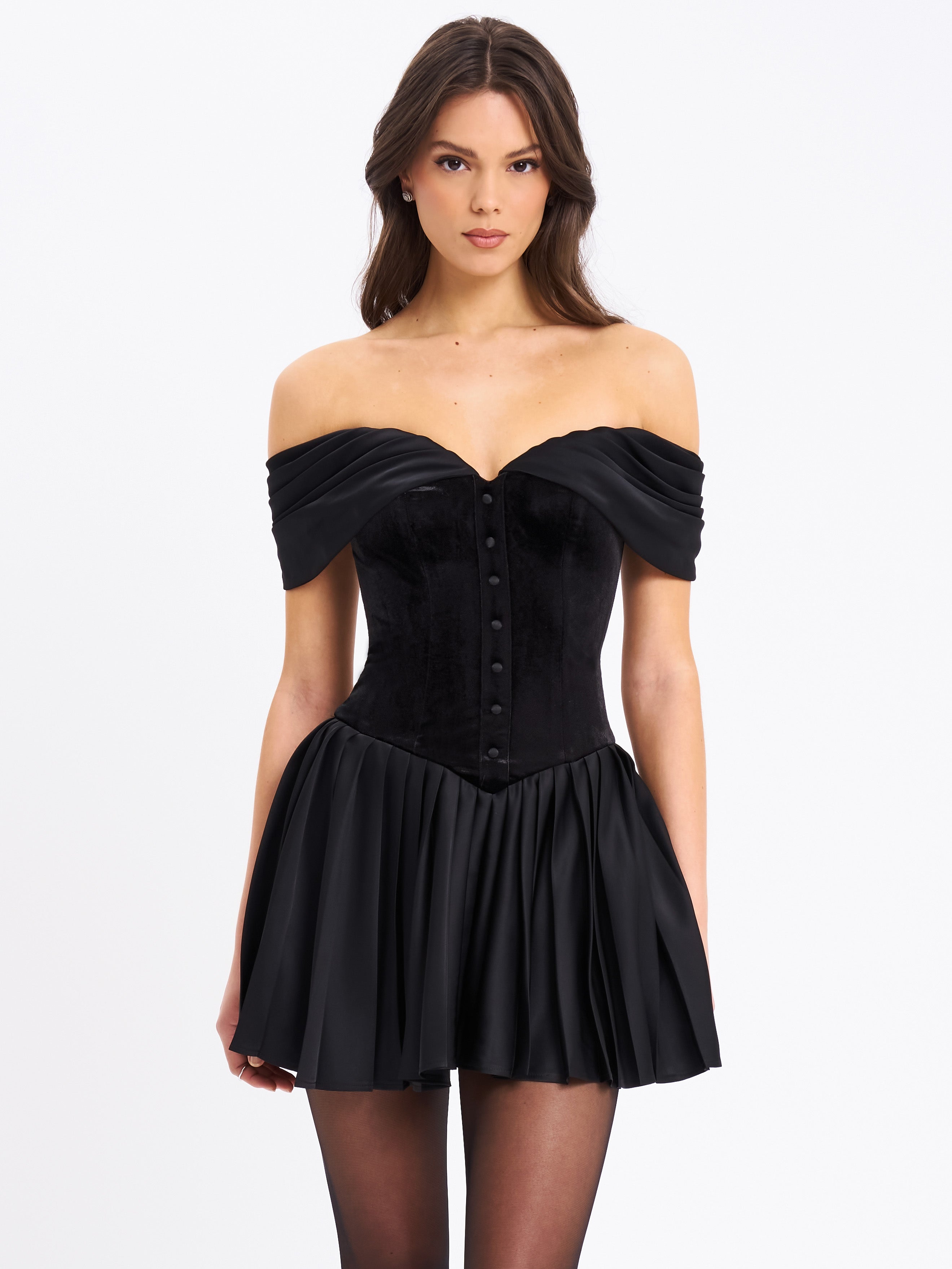 robe plissée noire