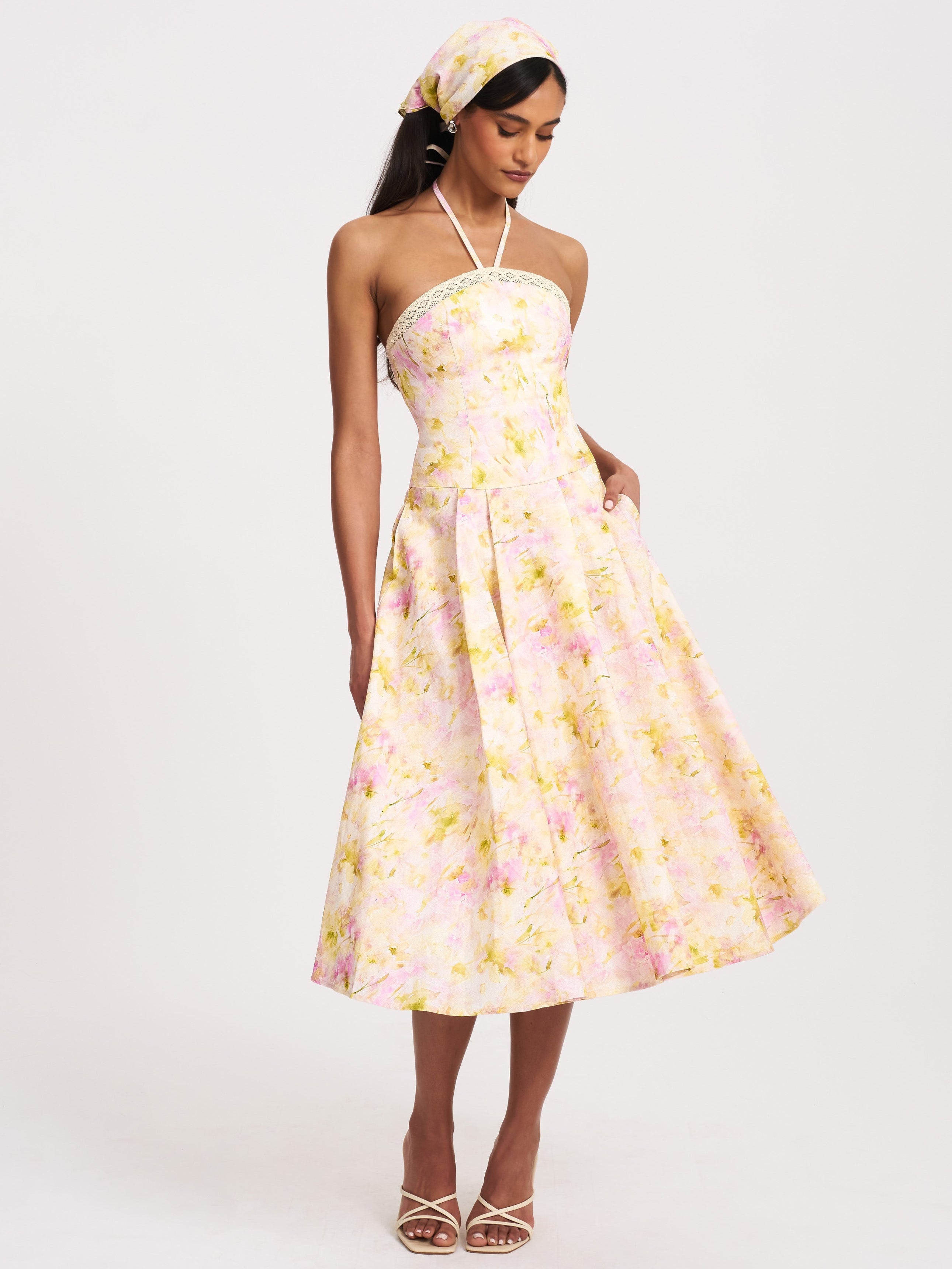 Zaina dress silhouette fluide