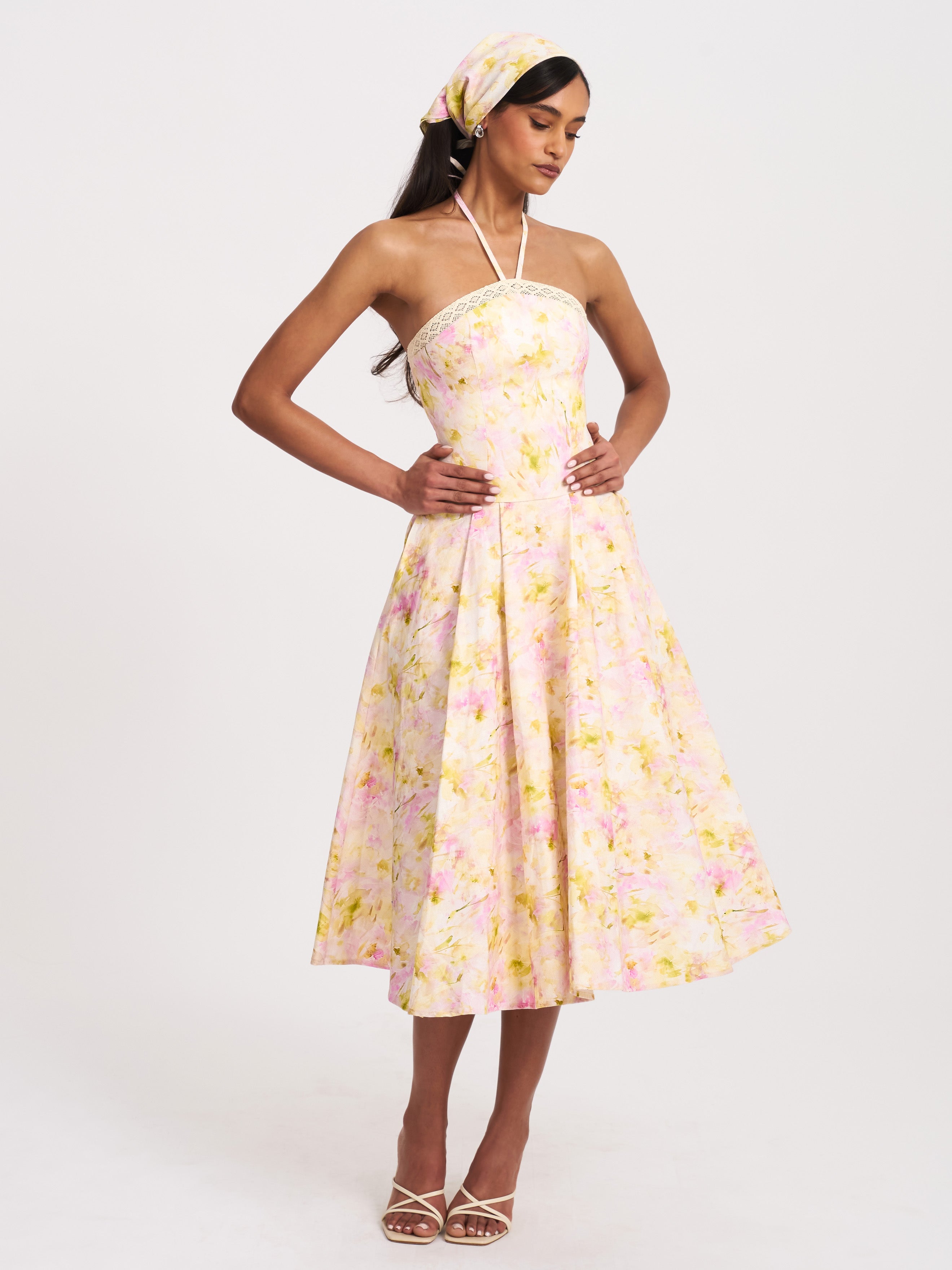 robe mi-longue en lin impression florale