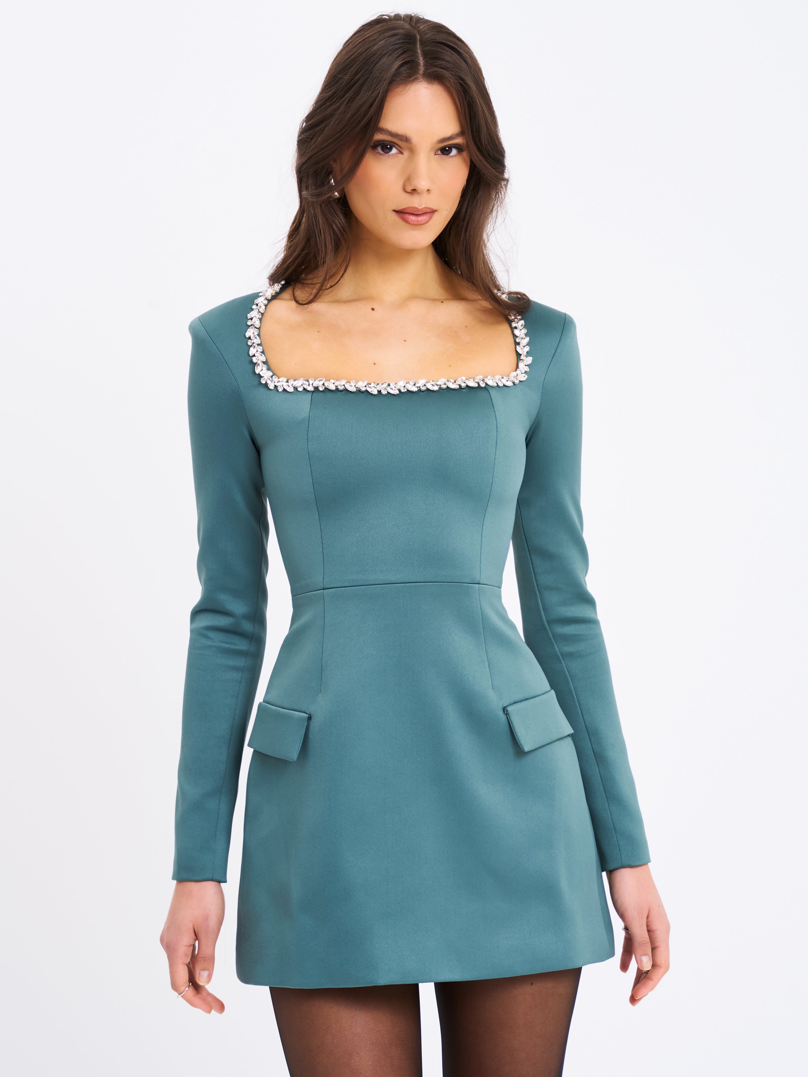 robe ornée de cristaux