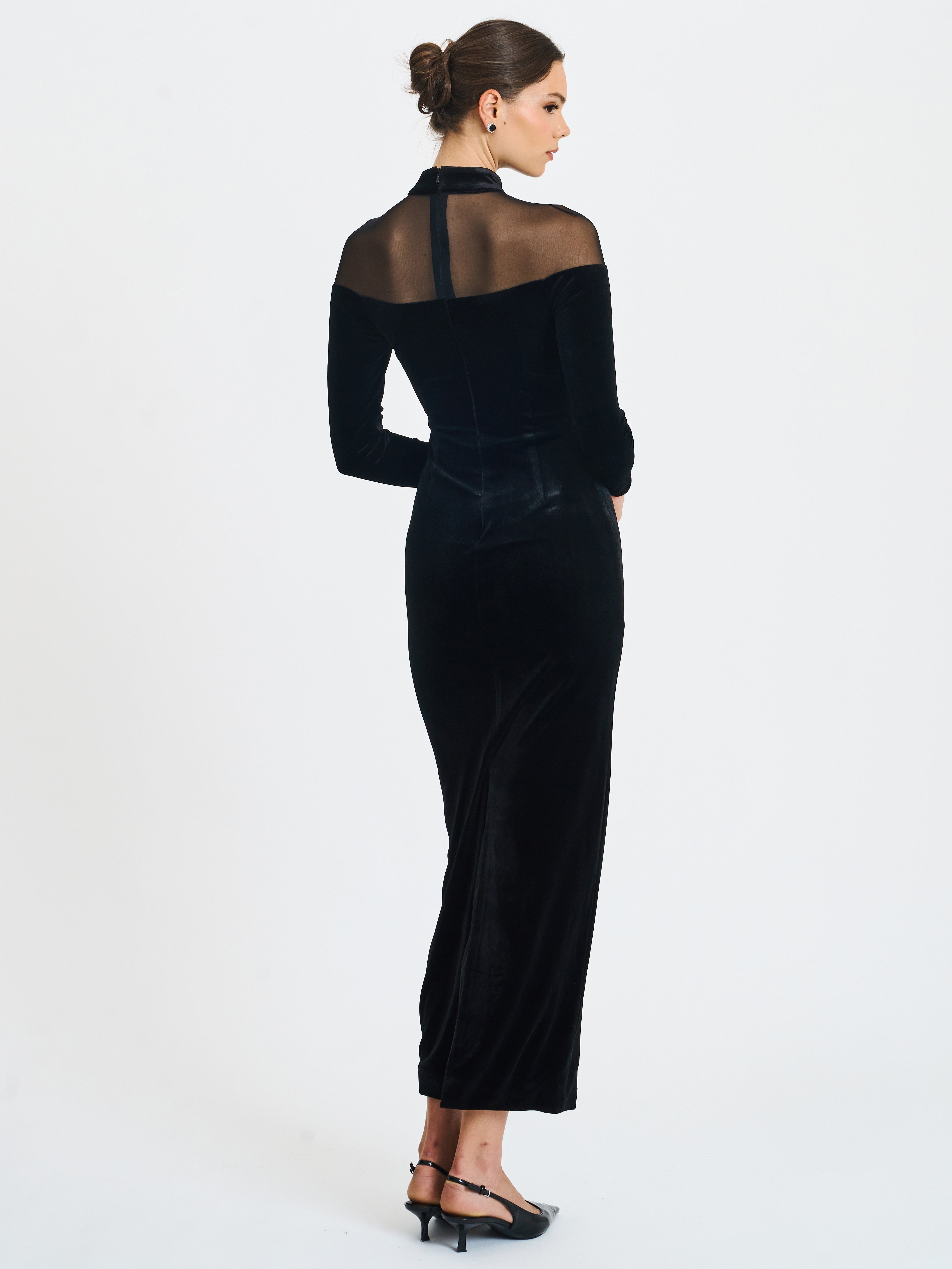 détail col transparent robe maxi