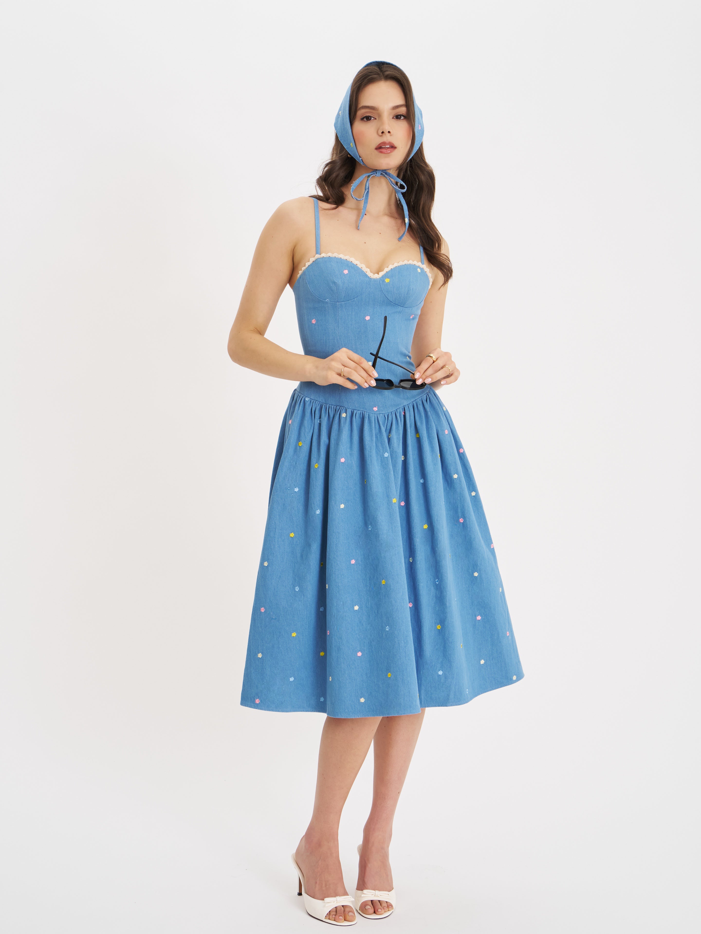broderie florale sur robe