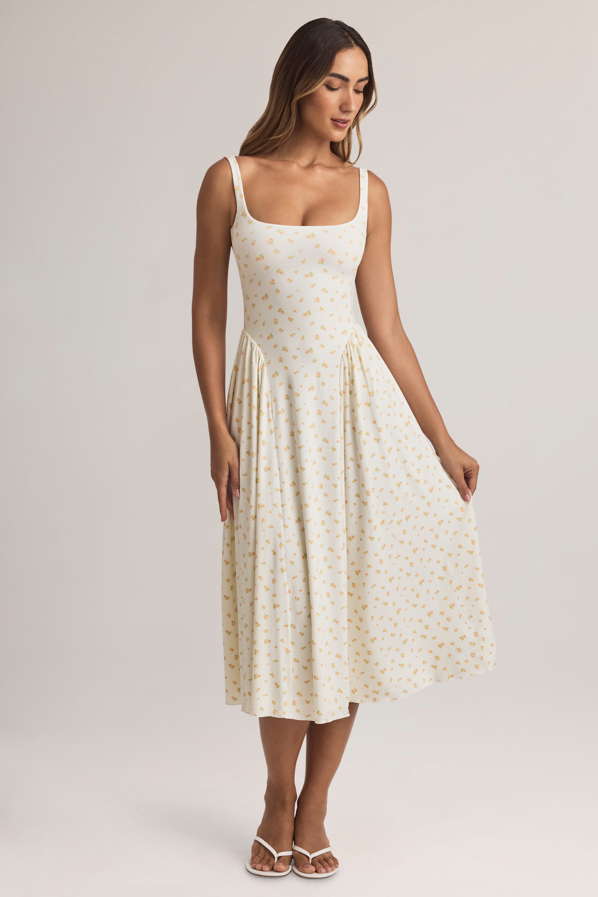 Élégance florale en robe midaxi