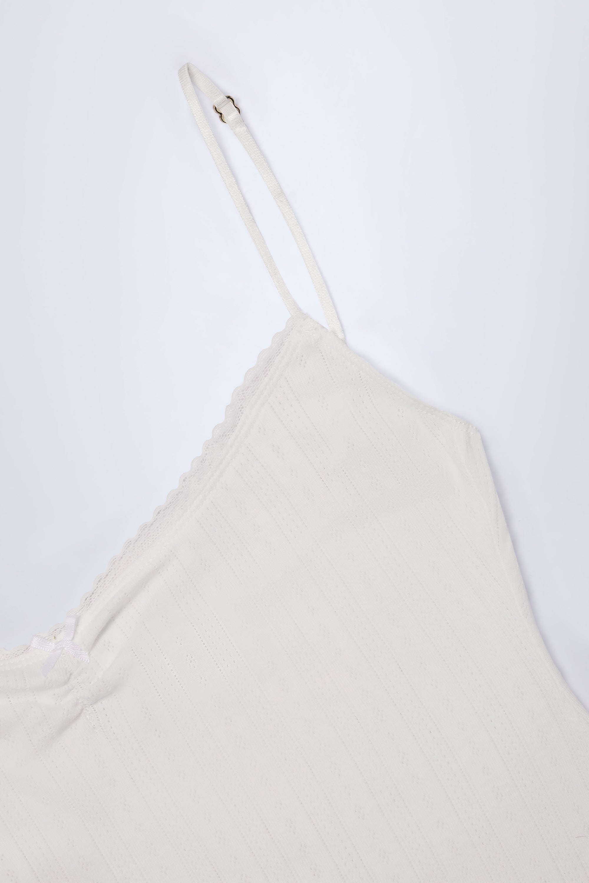 Mini robe blanche avec nœud