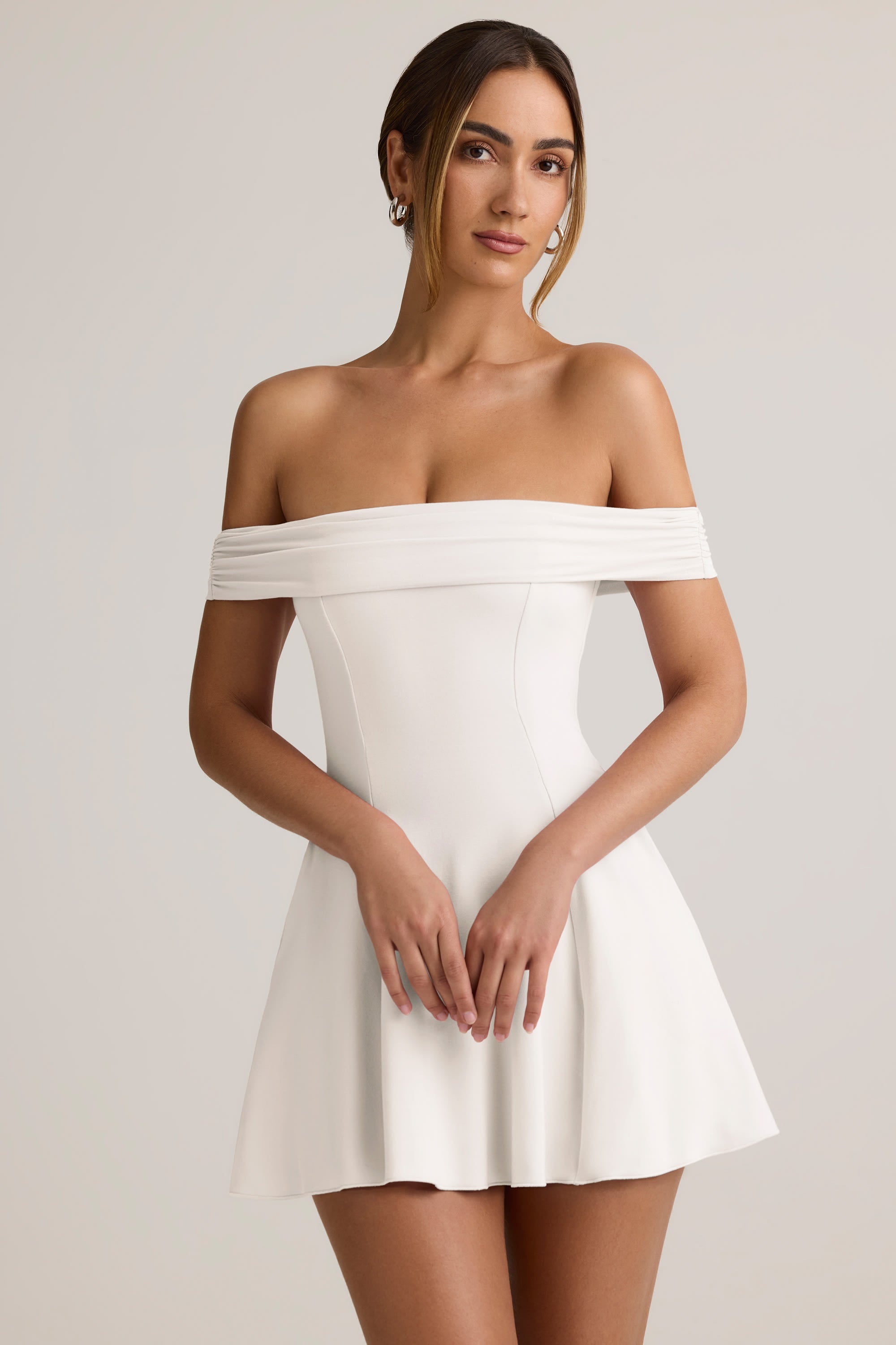 robe mini ligne A épaule dénudée