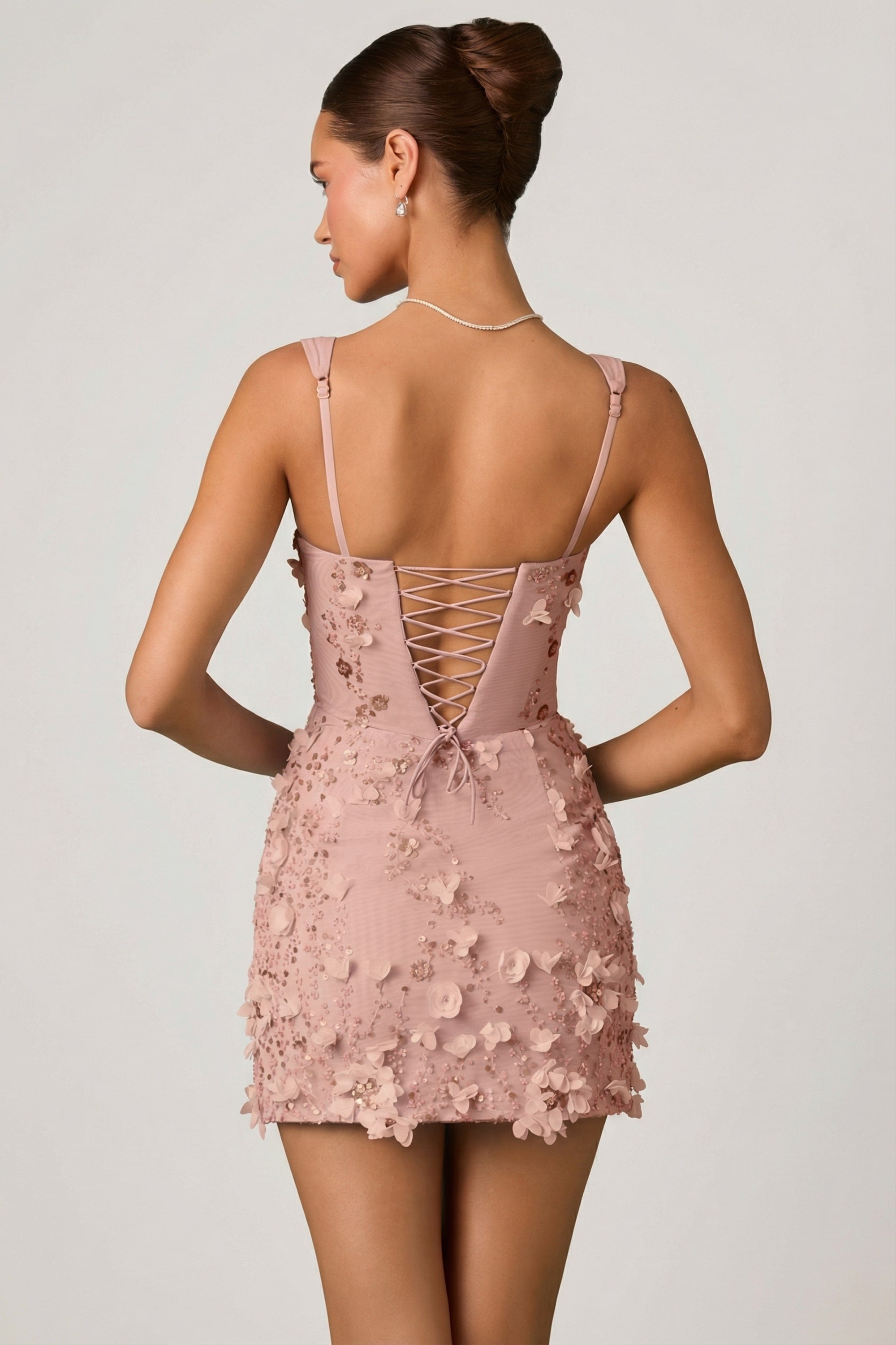 Détail floral de la robe corset