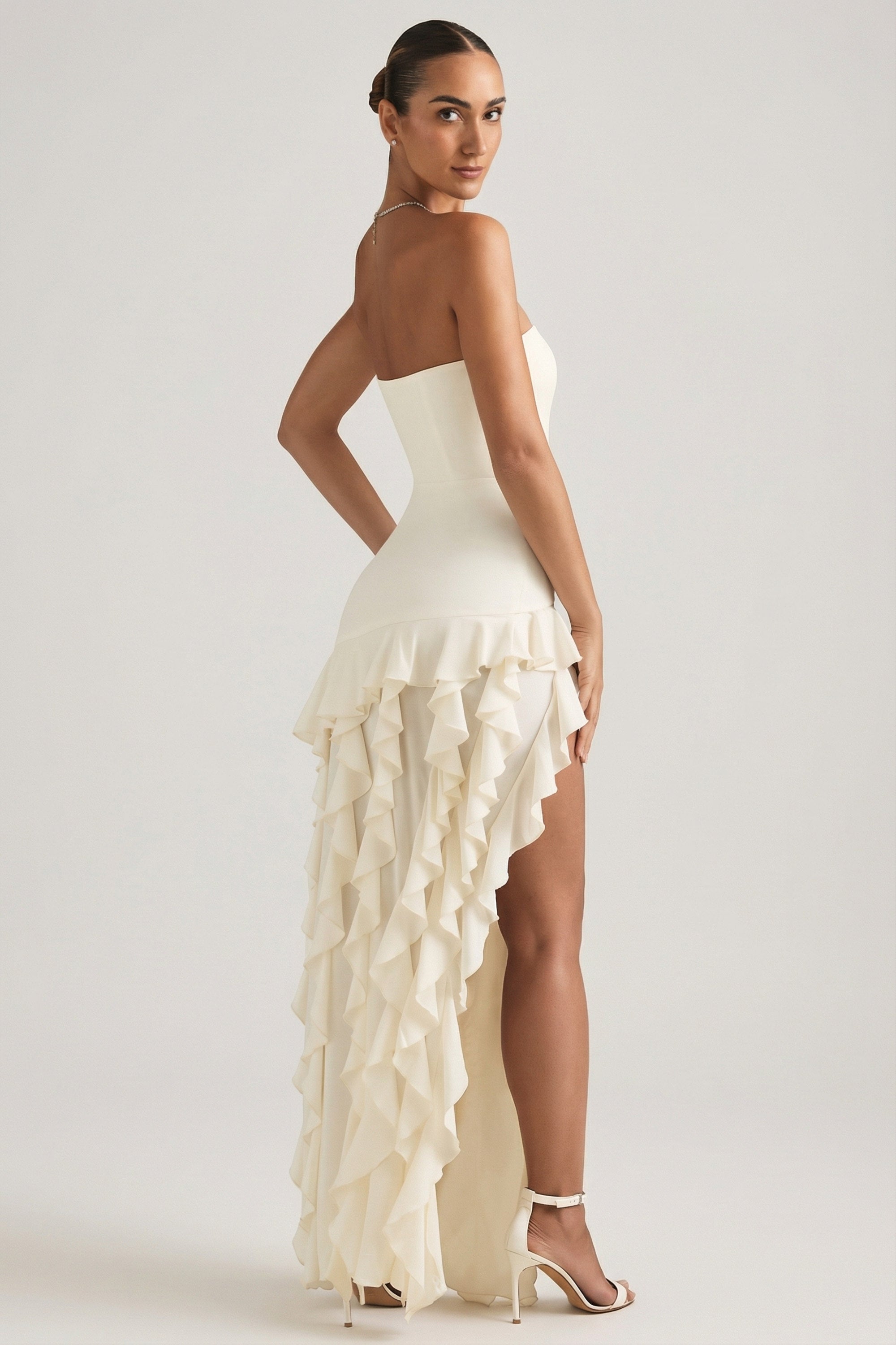 robe avec volants en ivoire